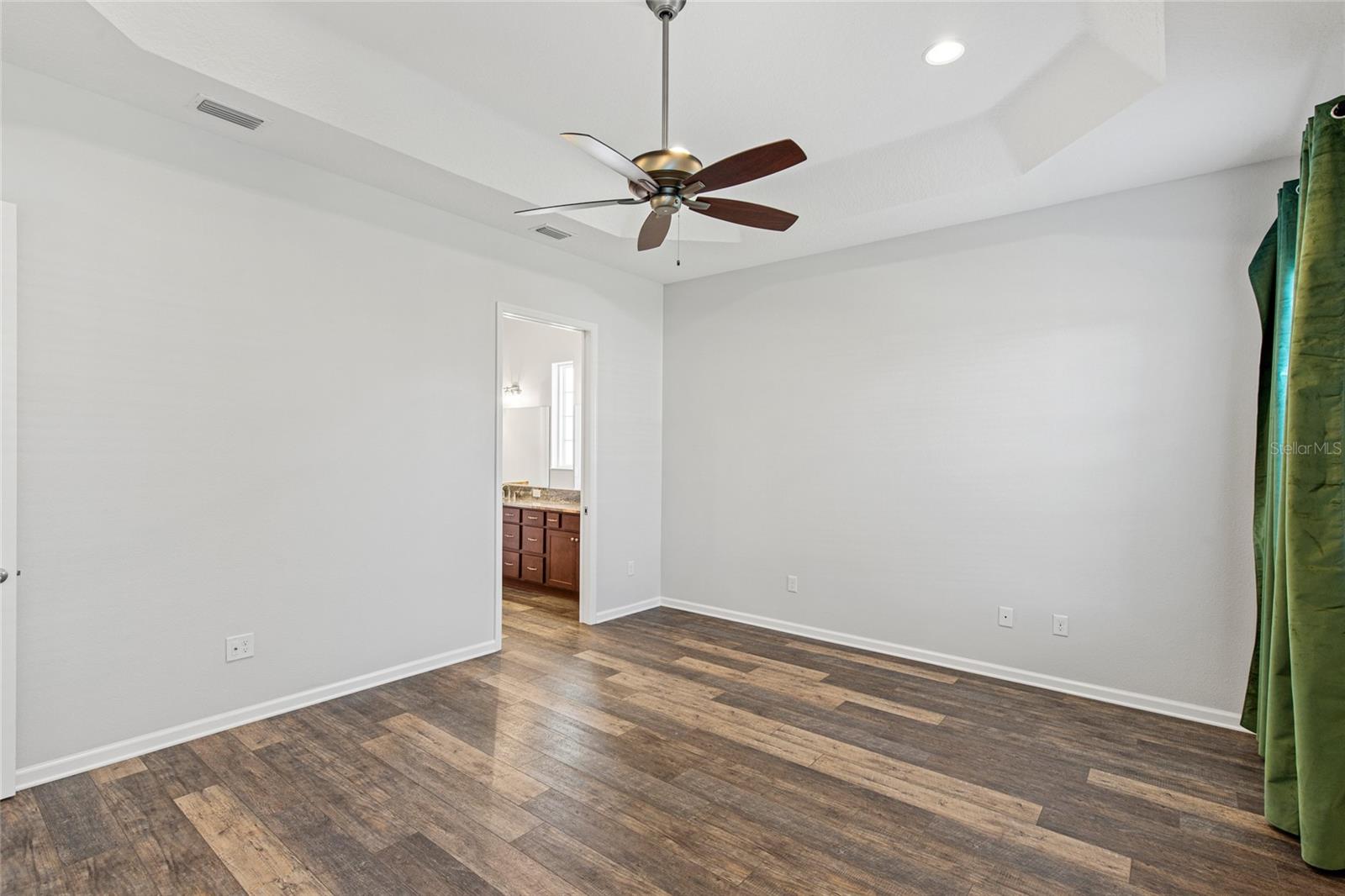 OXFORD OAKS - Residential