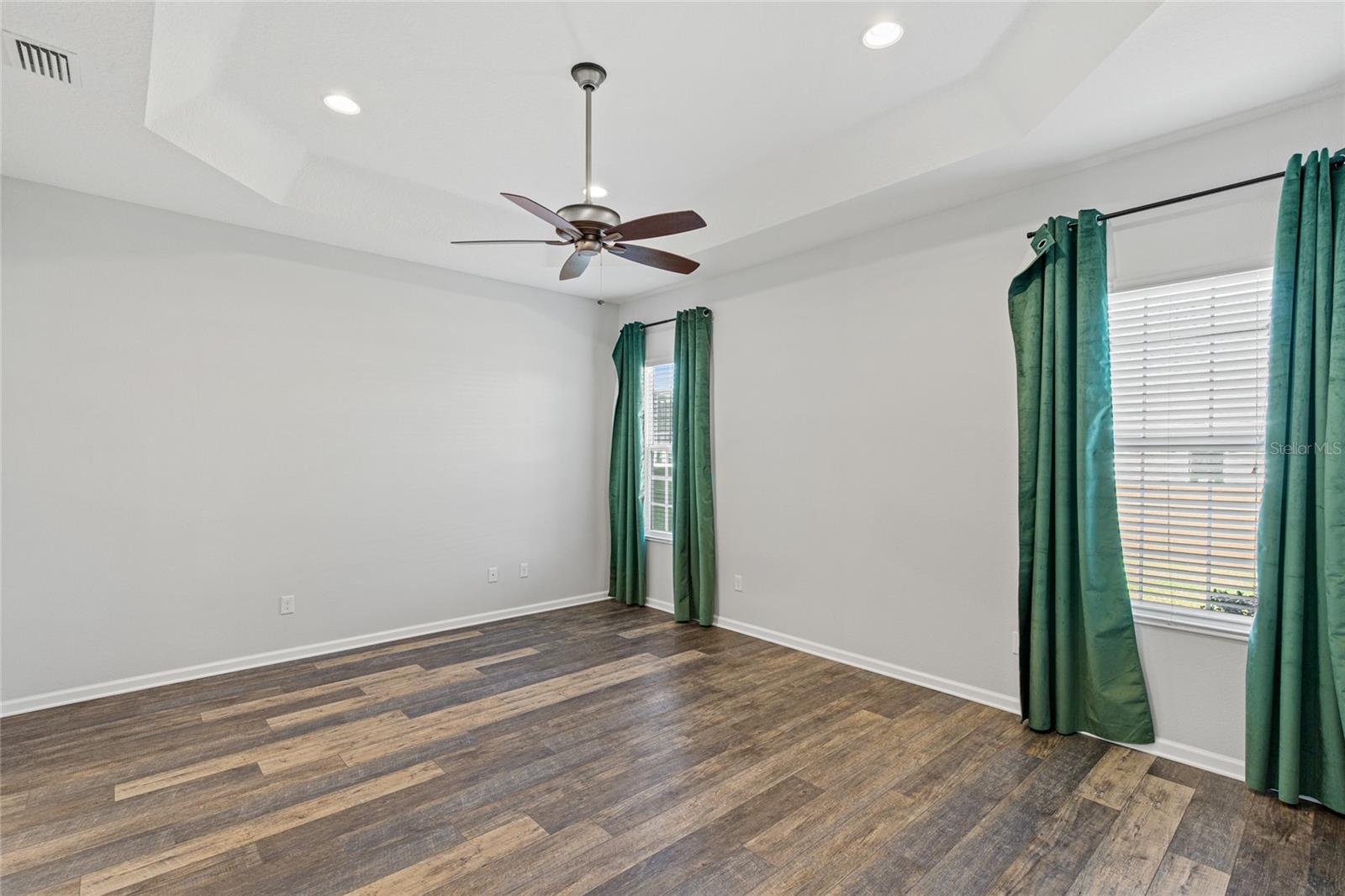 OXFORD OAKS - Residential