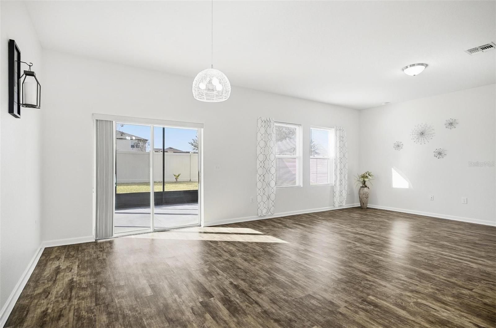 RESERVE/HLND MDWS - Residential