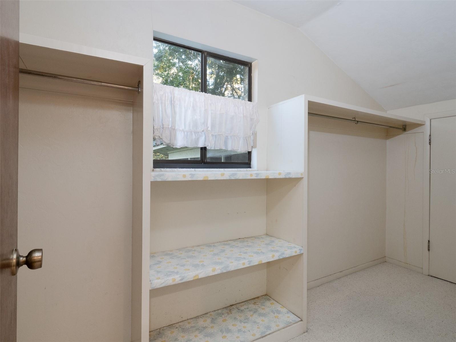 VALLEY THE - Residential