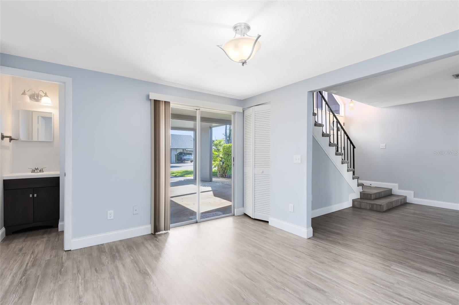 RAMBLEWOOD CONDO - Residential