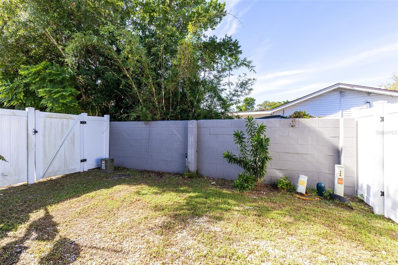 RAMBLEWOOD CONDO - Residential