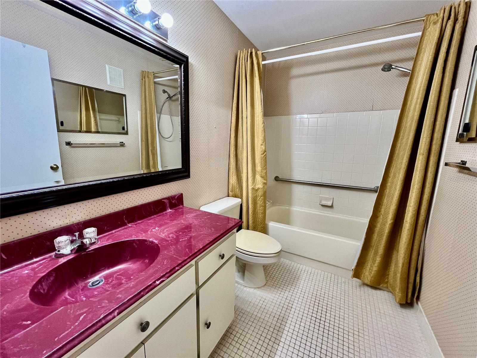 ON TOP OF THE WORLD - Residential