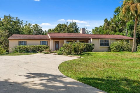 Photo of 8943 Silver Lake Drive, Leesburg, FL 34788 (MLS # TB8553526)