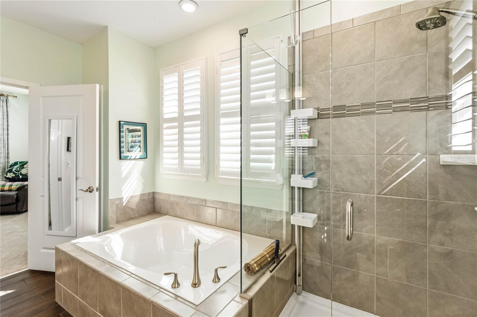 GATHERINGS/LK NONA IV BLDG 4 - Residential