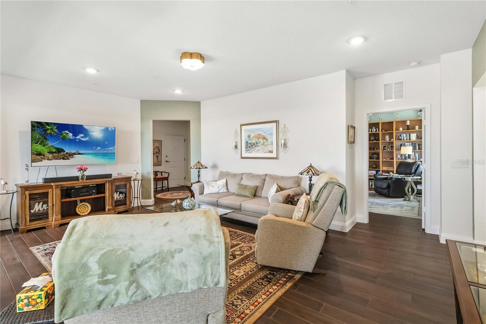 GATHERINGS/LK NONA IV BLDG 4 - Residential