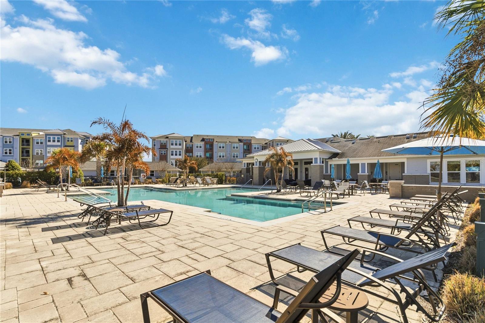 GATHERINGS/LK NONA IV BLDG 4 - Residential