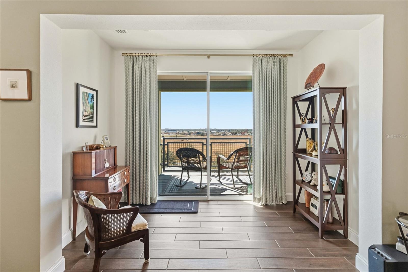 GATHERINGS/LK NONA IV BLDG 4 - Residential