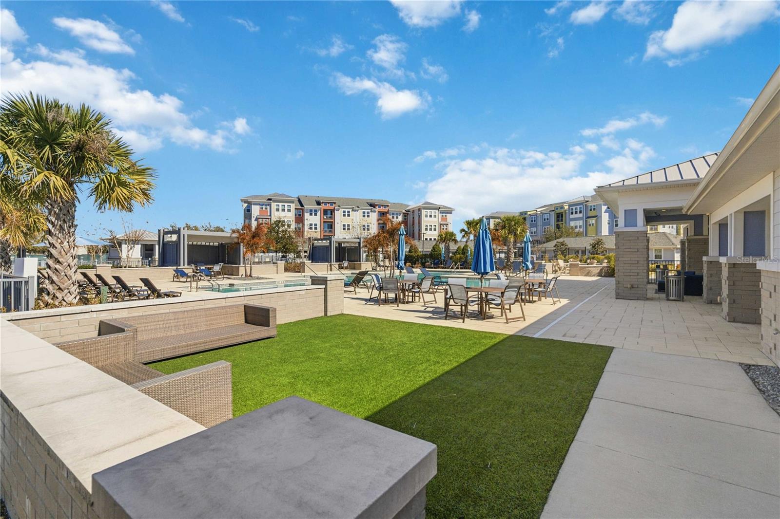 GATHERINGS/LK NONA IV BLDG 4 - Residential