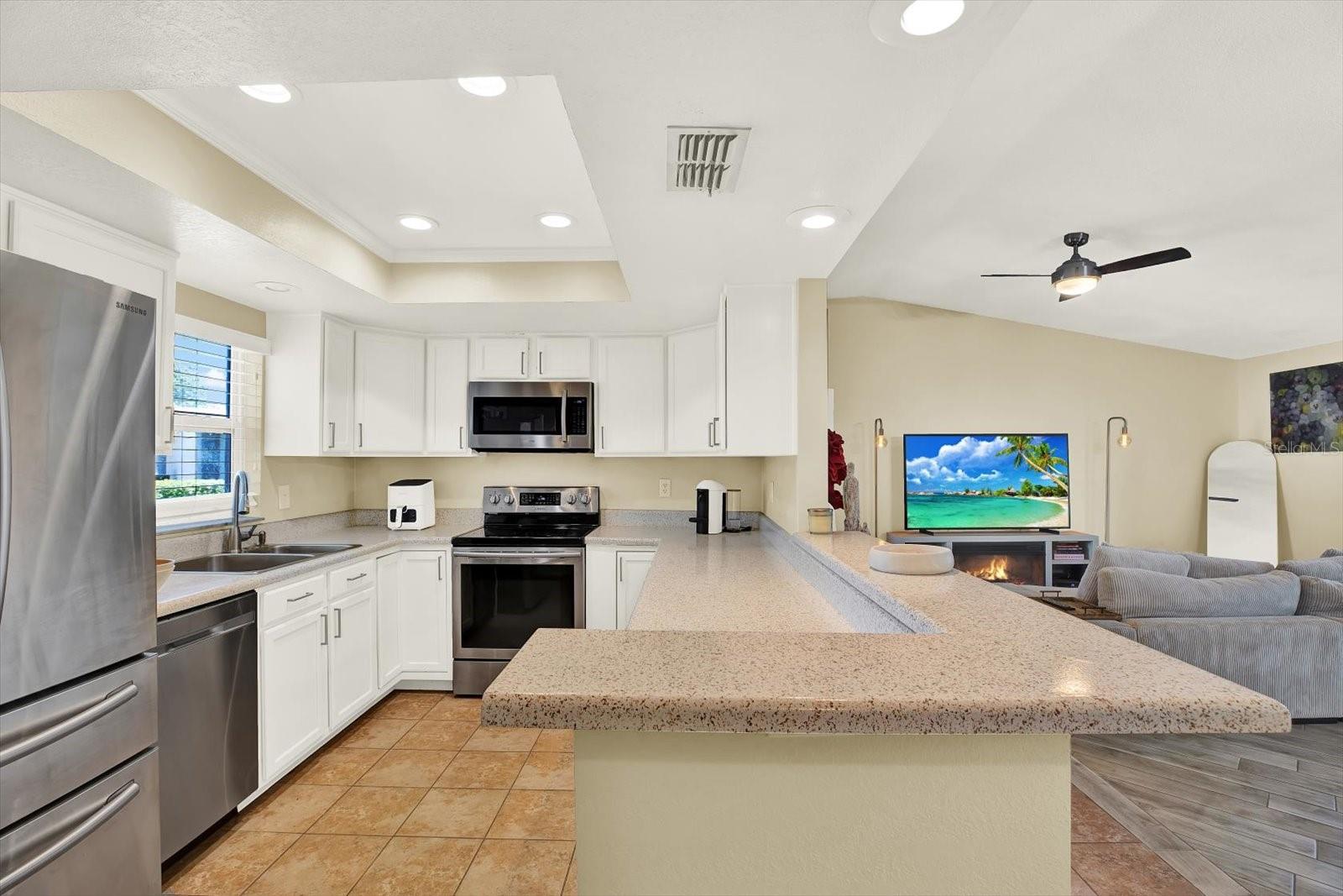 LAKES UNIT II PH I SEC I THE - Residential