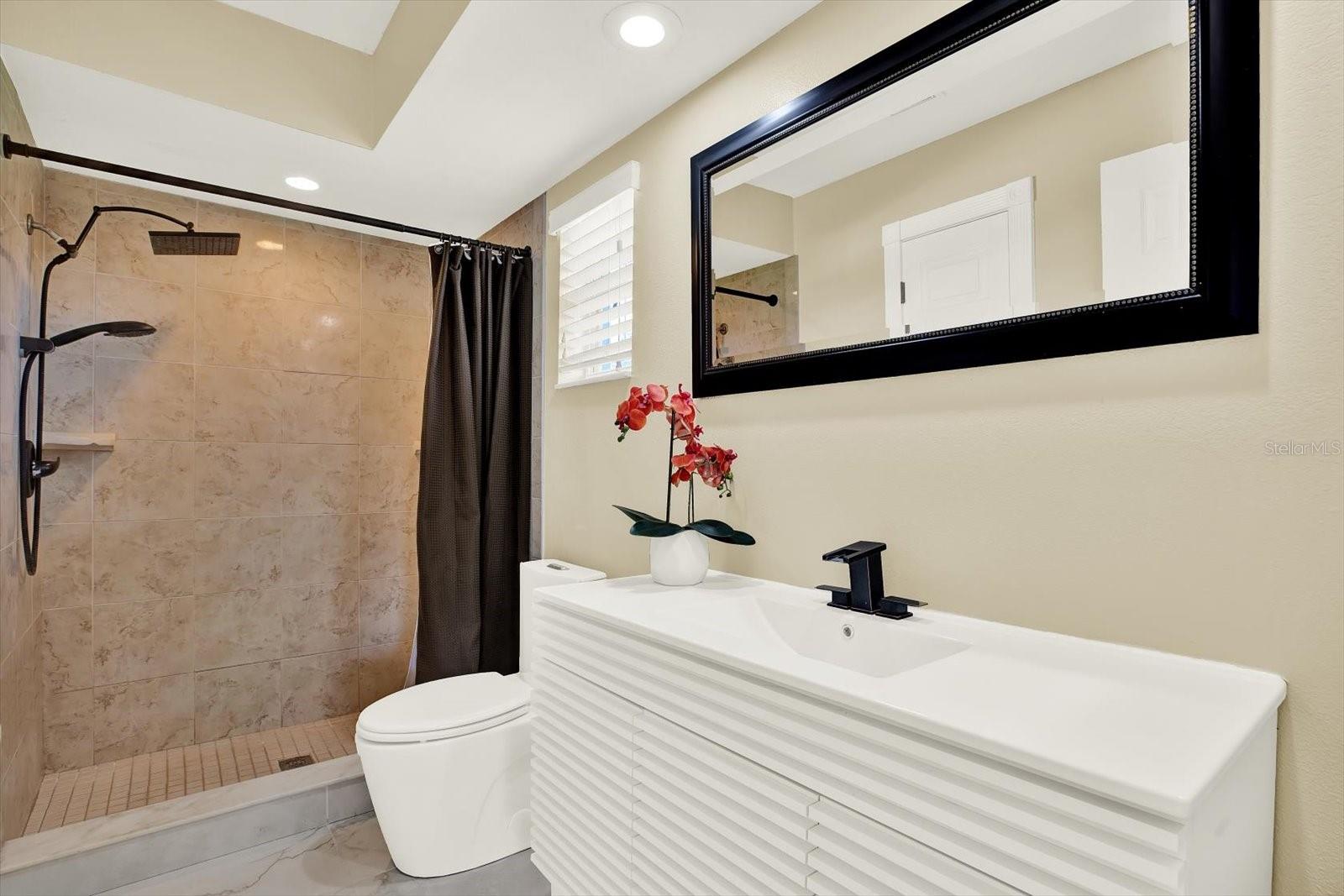 LAKES UNIT II PH I SEC I THE - Residential