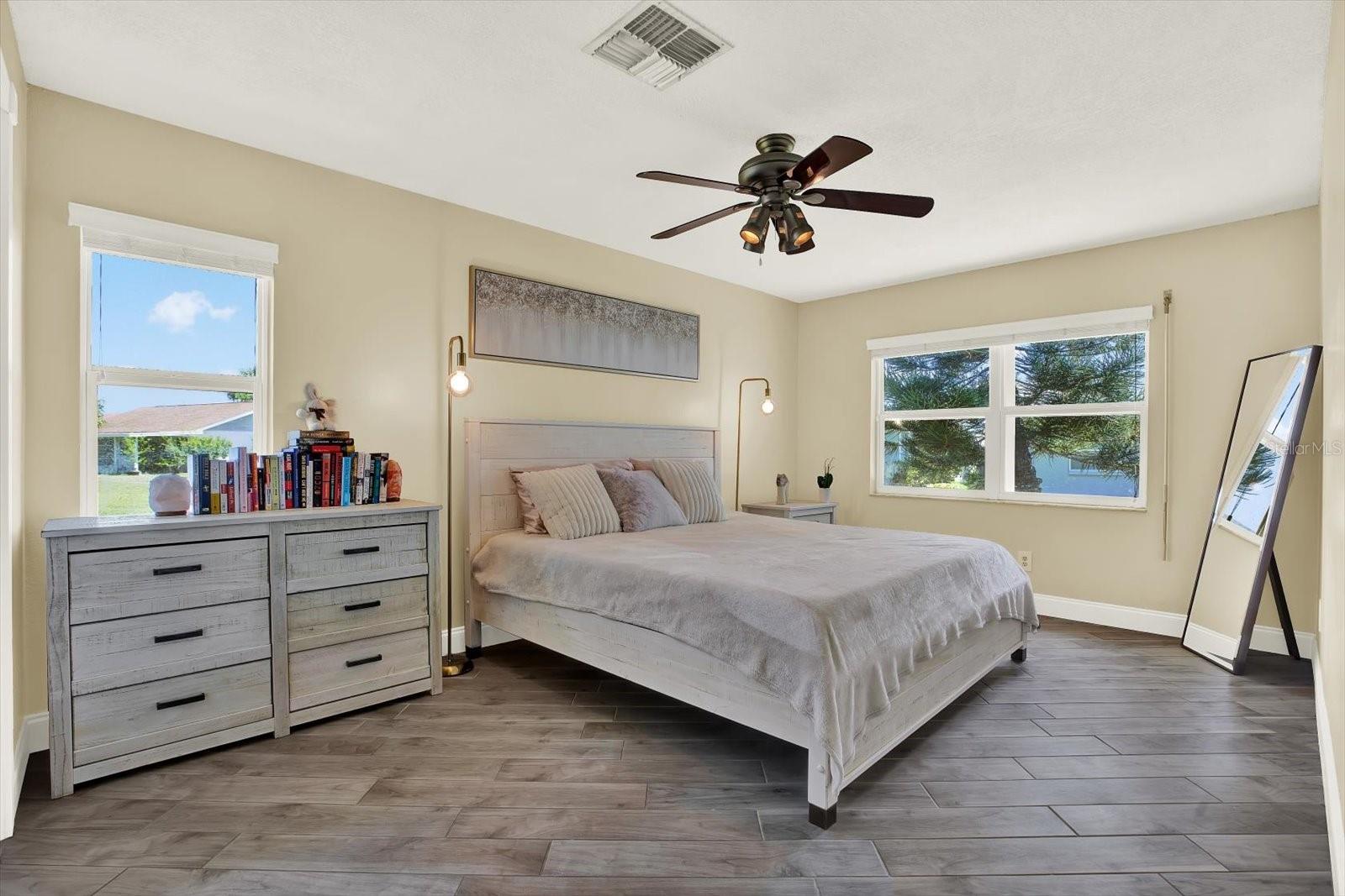 LAKES UNIT II PH I SEC I THE - Residential