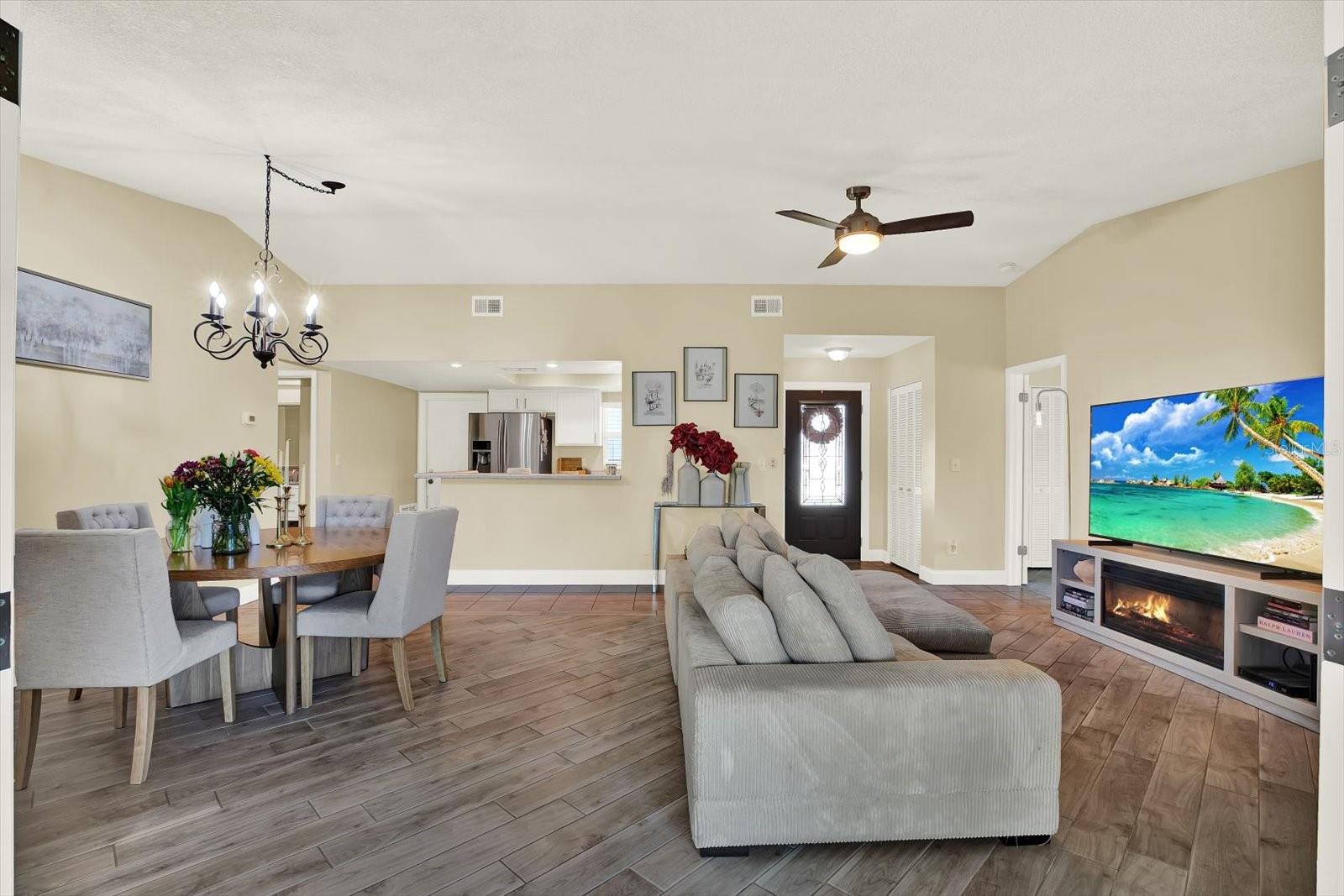 LAKES UNIT II PH I SEC I THE - Residential