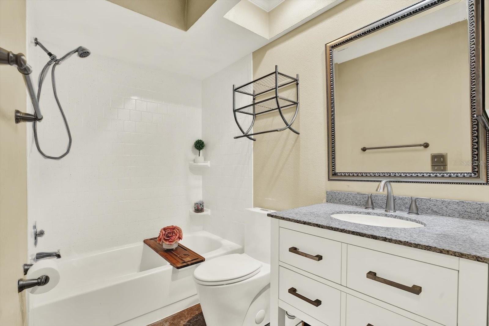 LAKES UNIT II PH I SEC I THE - Residential