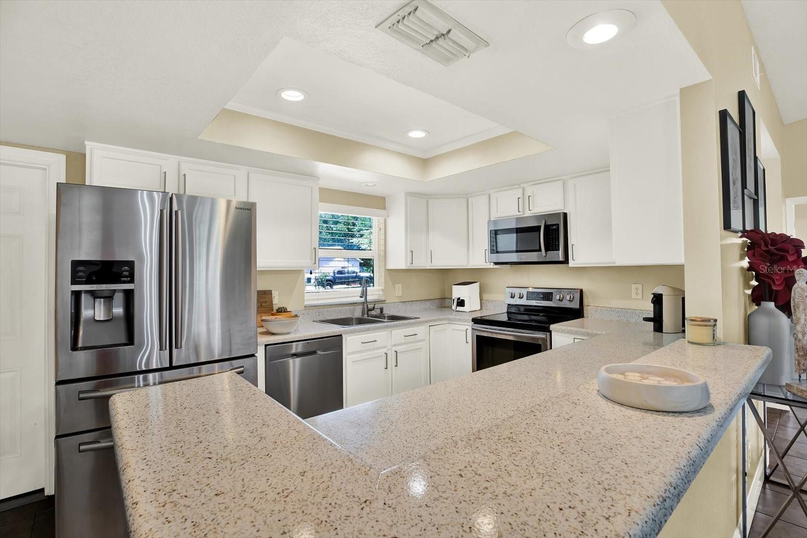 LAKES UNIT II PH I SEC I THE - Residential