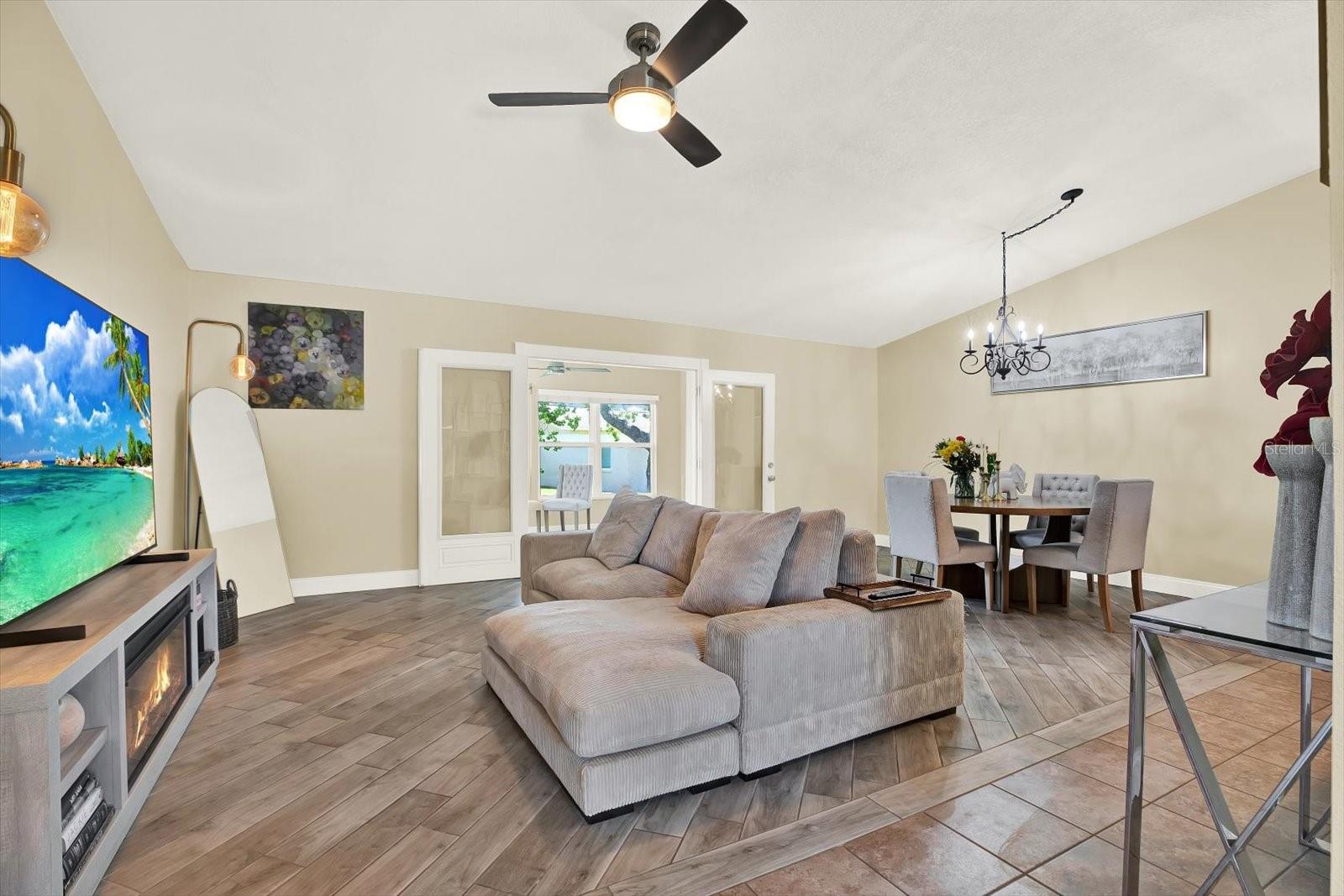 LAKES UNIT II PH I SEC I THE - Residential