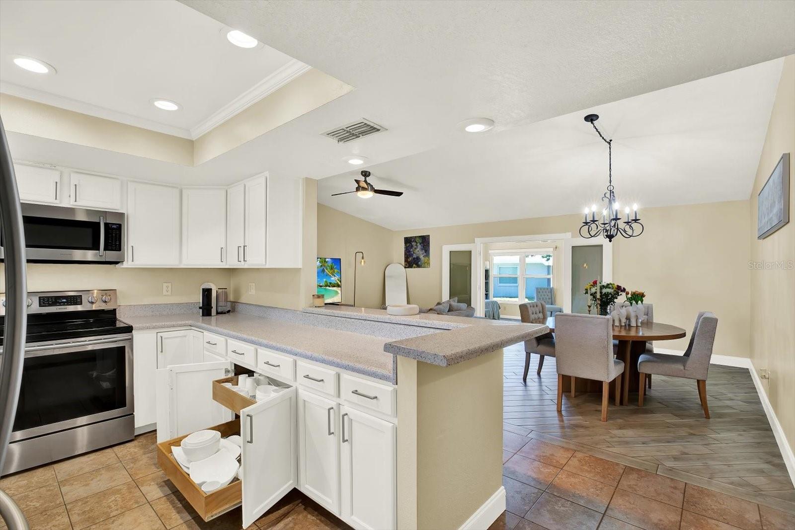 LAKES UNIT II PH I SEC I THE - Residential