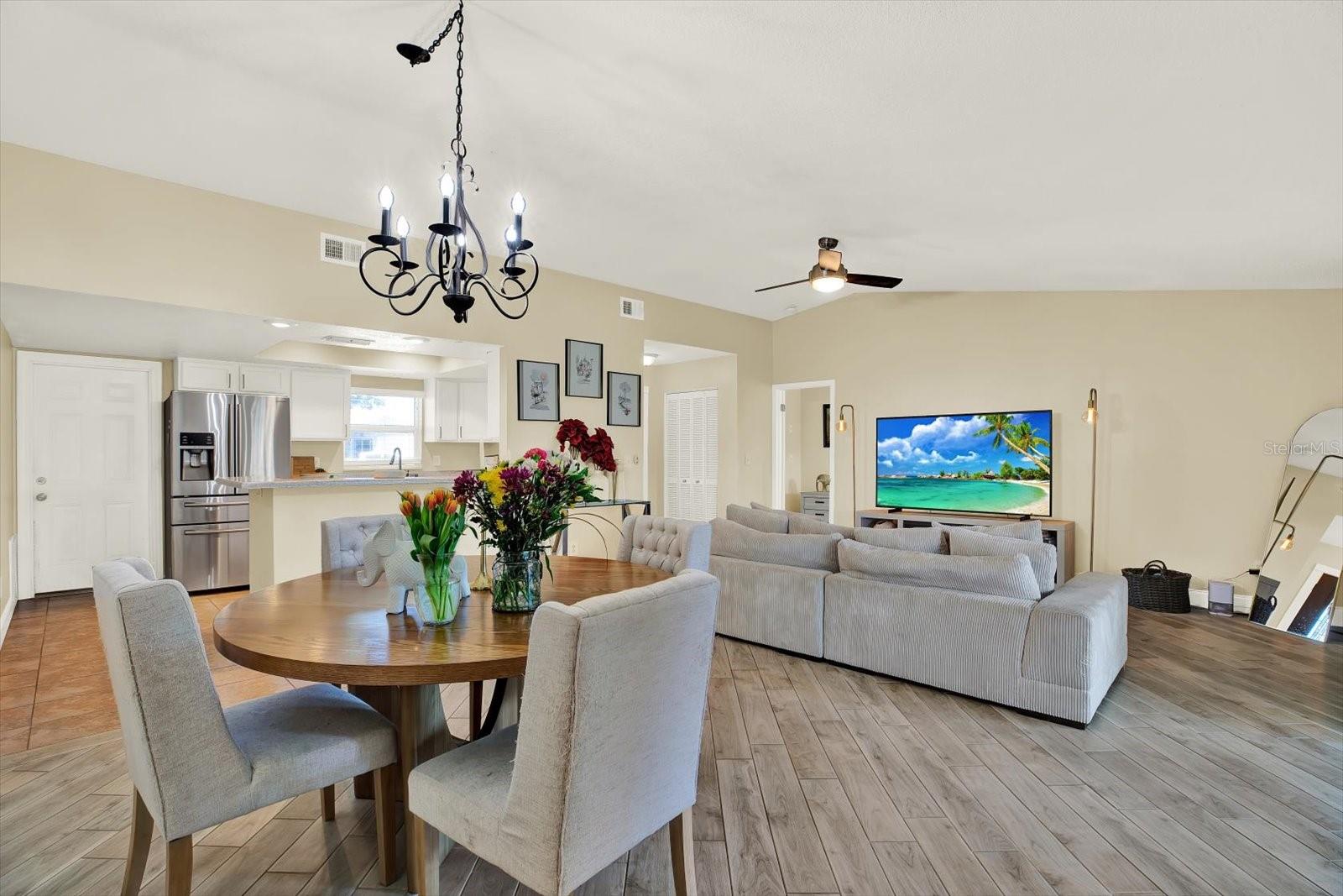 LAKES UNIT II PH I SEC I THE - Residential