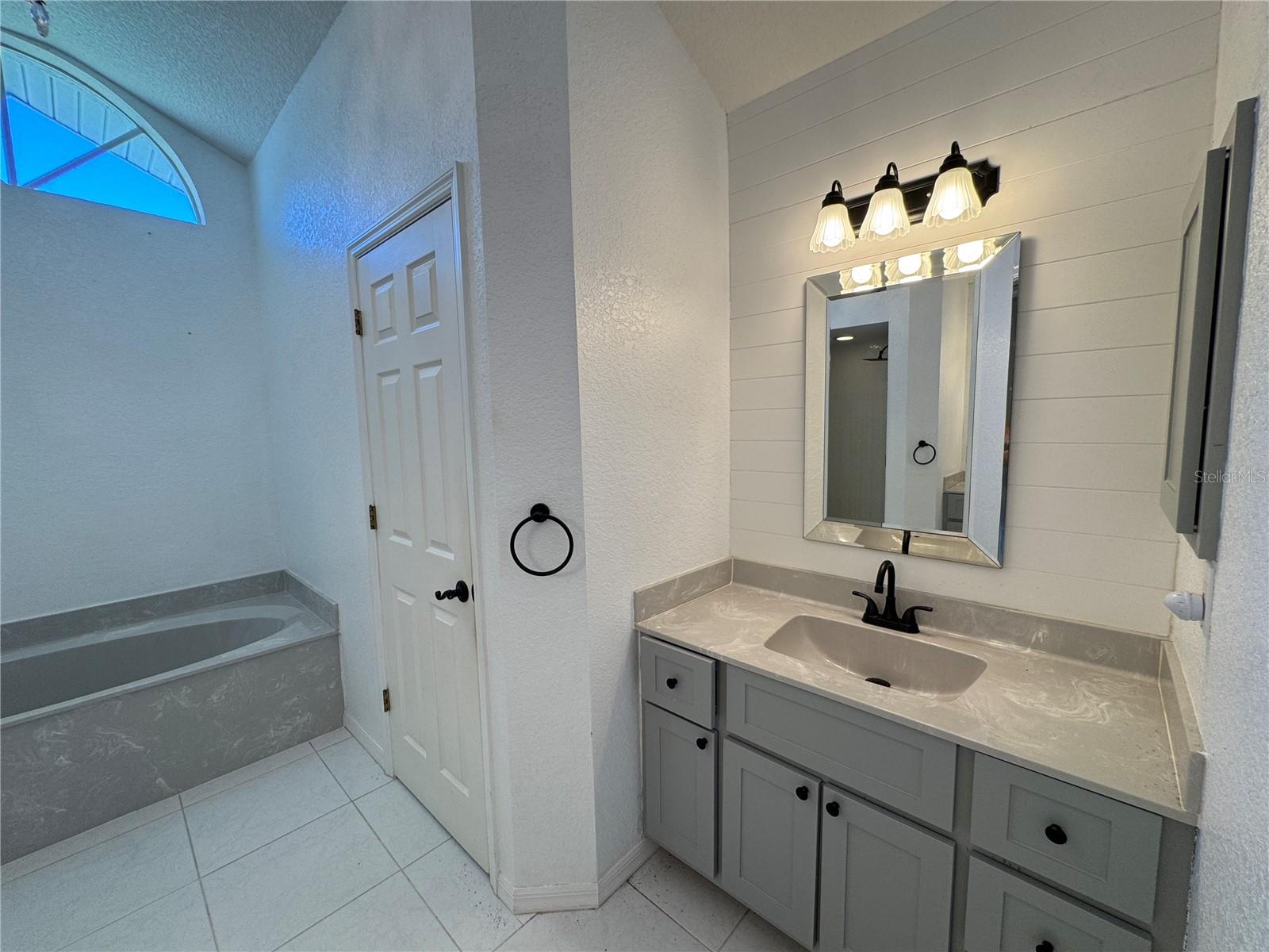 PORT CHARLOTTE SUB 04 - Residential Lease