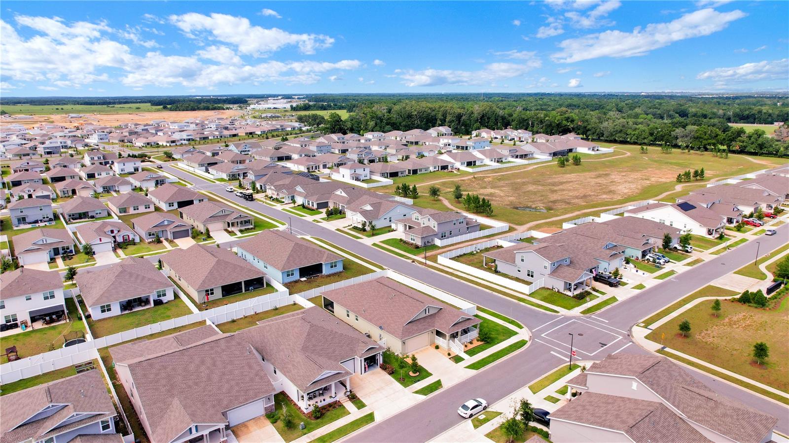 CALESA TOWNSHIP ROAN HILLS PH - Residential