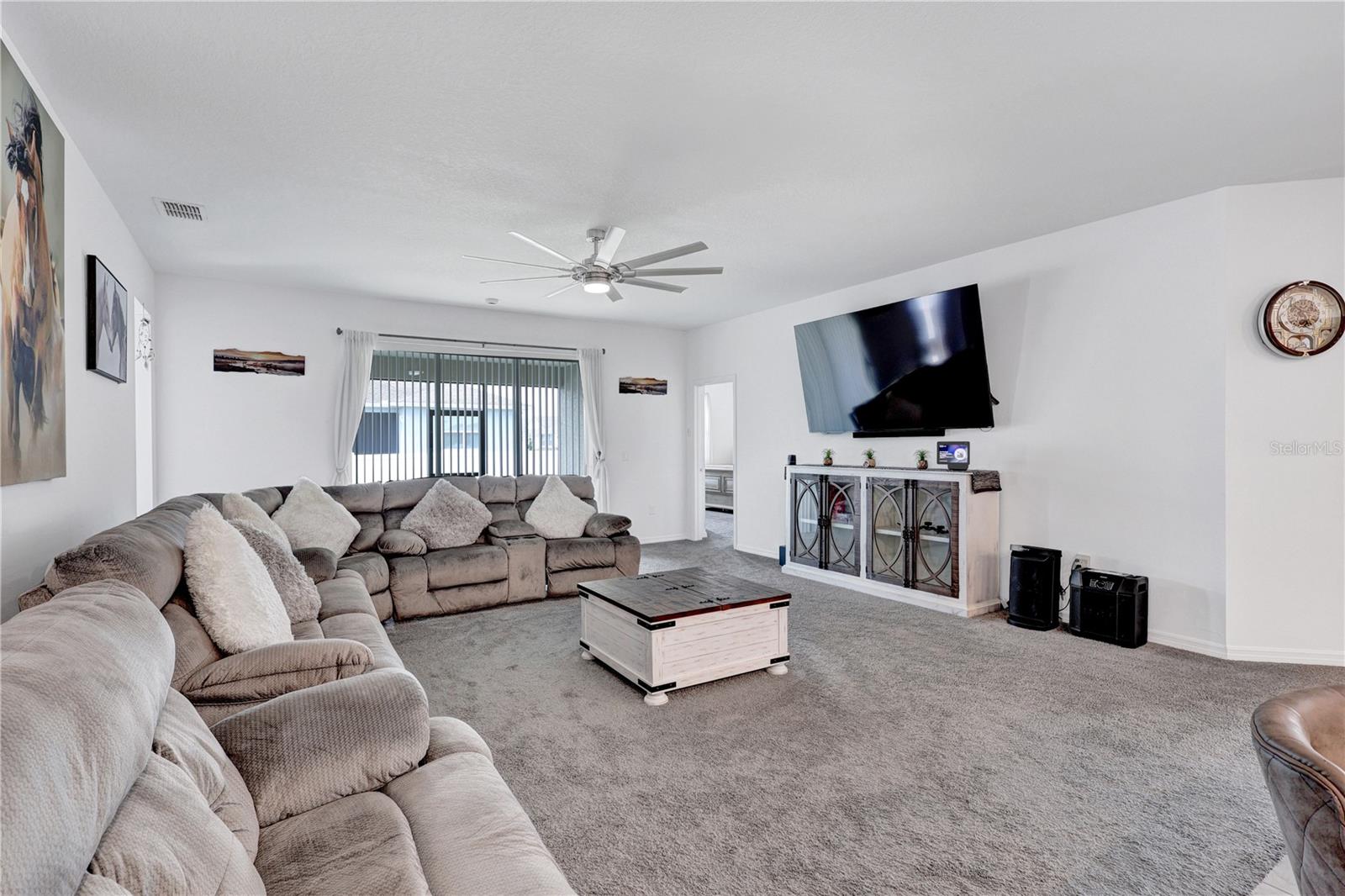 CALESA TOWNSHIP ROAN HILLS PH - Residential