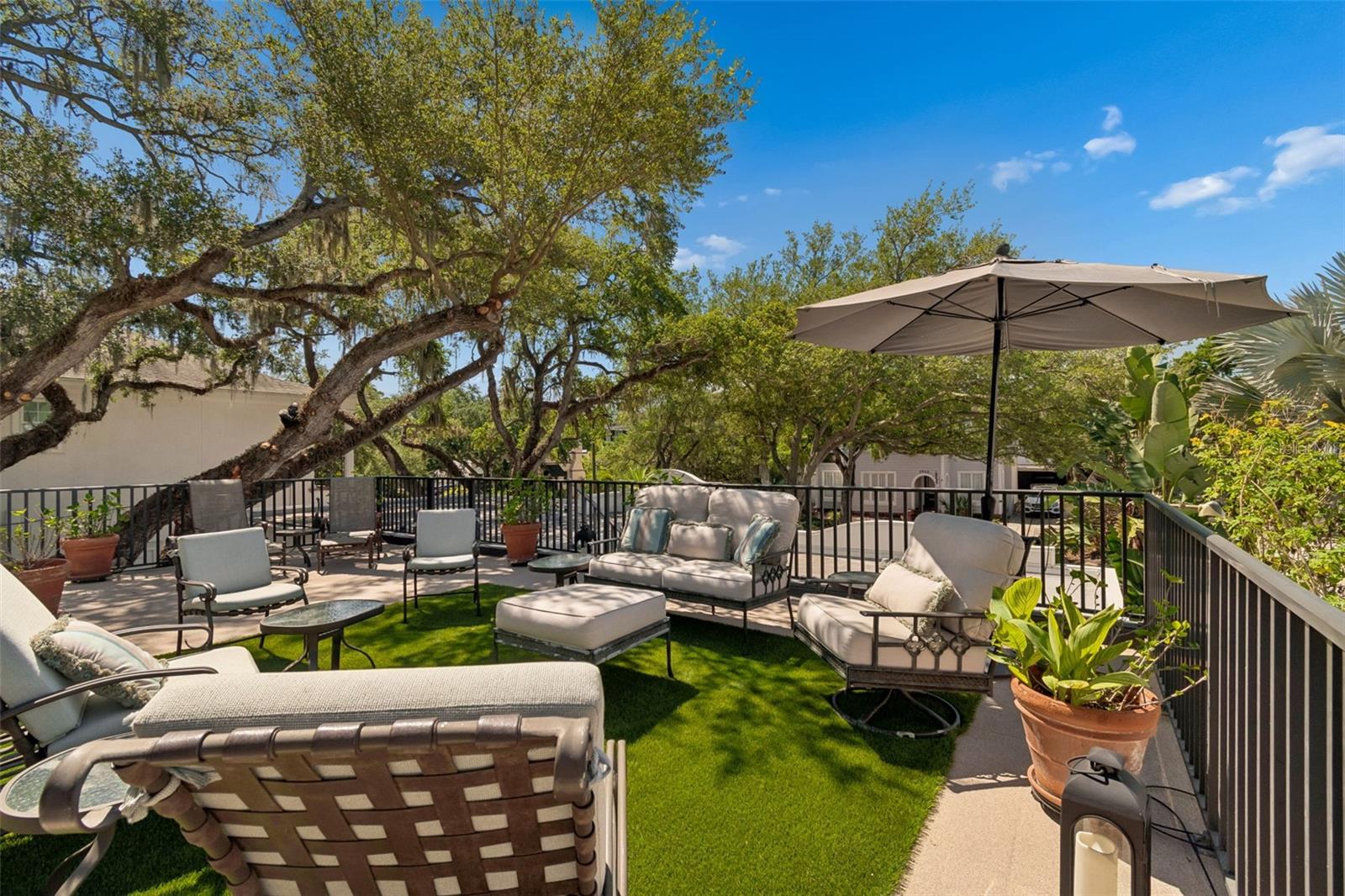 BAYSHORE COURT - Residential
