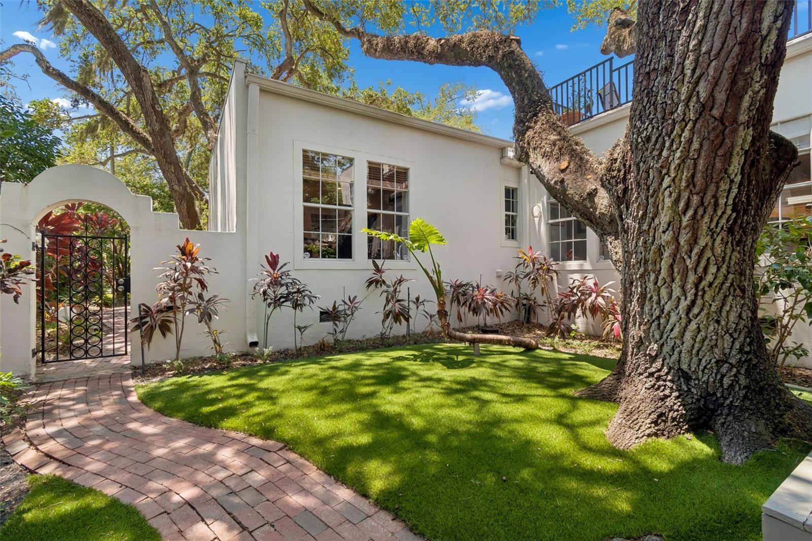 BAYSHORE COURT - Residential