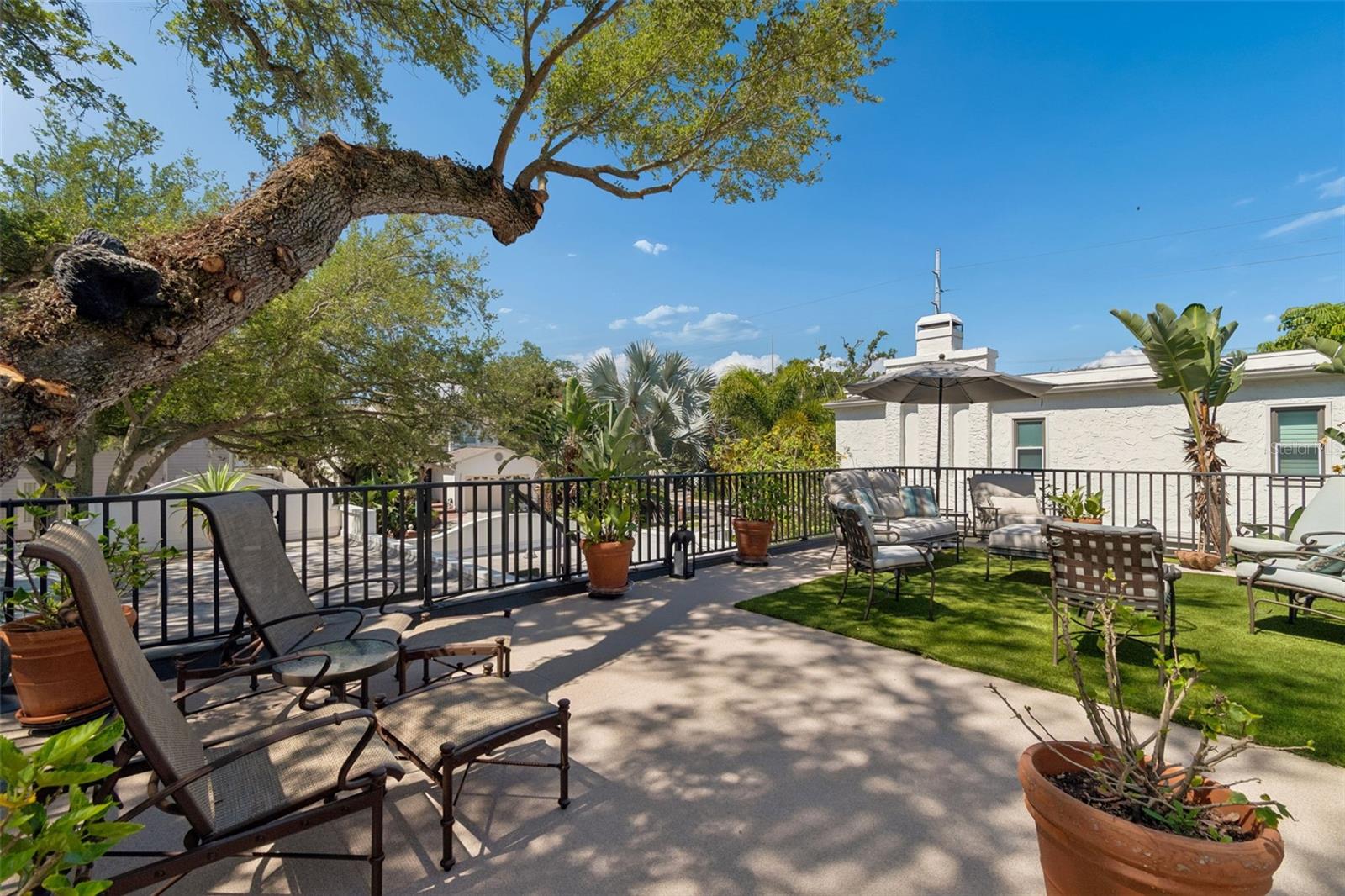 BAYSHORE COURT - Residential
