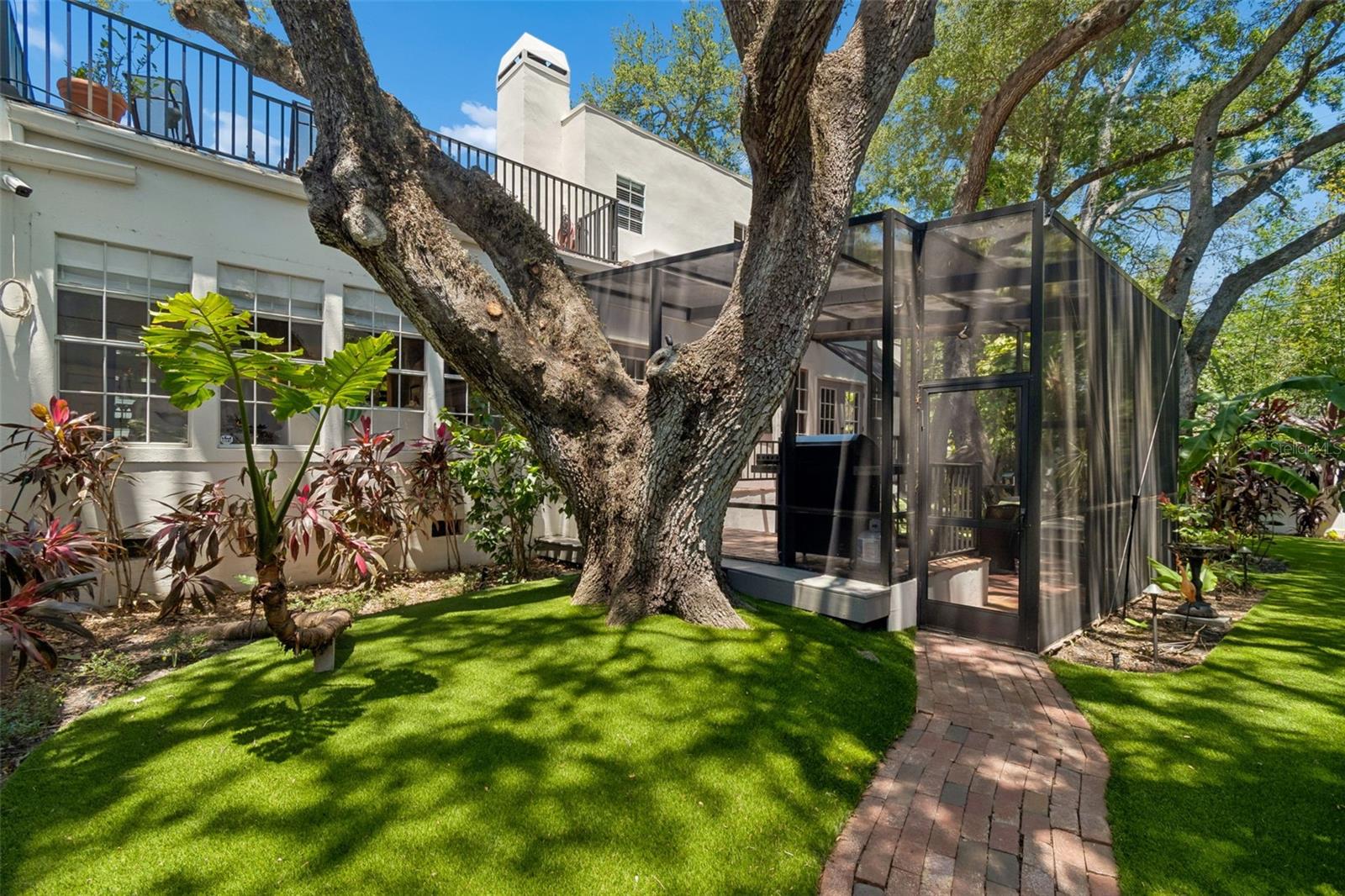 BAYSHORE COURT - Residential