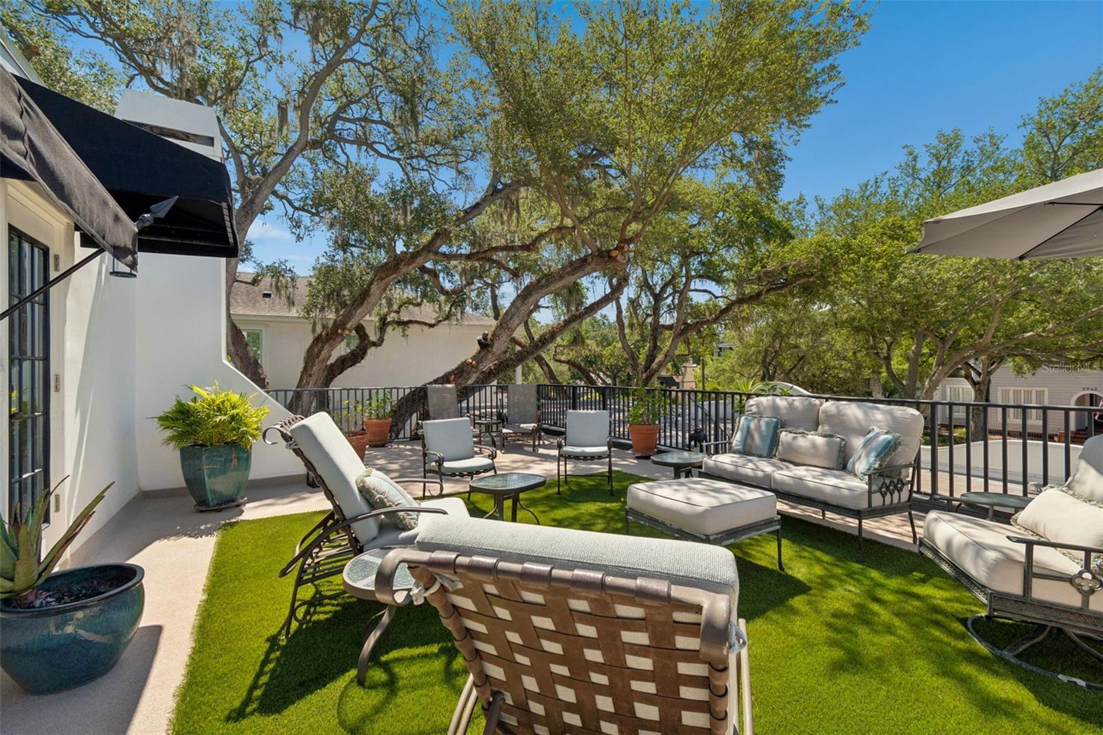 BAYSHORE COURT - Residential