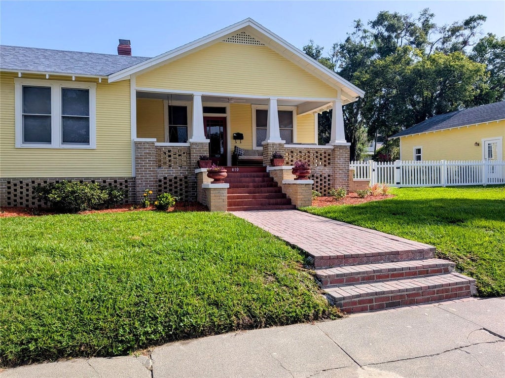 Photo of 410 E Park Street, Lakeland, FL 33803 (MLS # W7888244)
