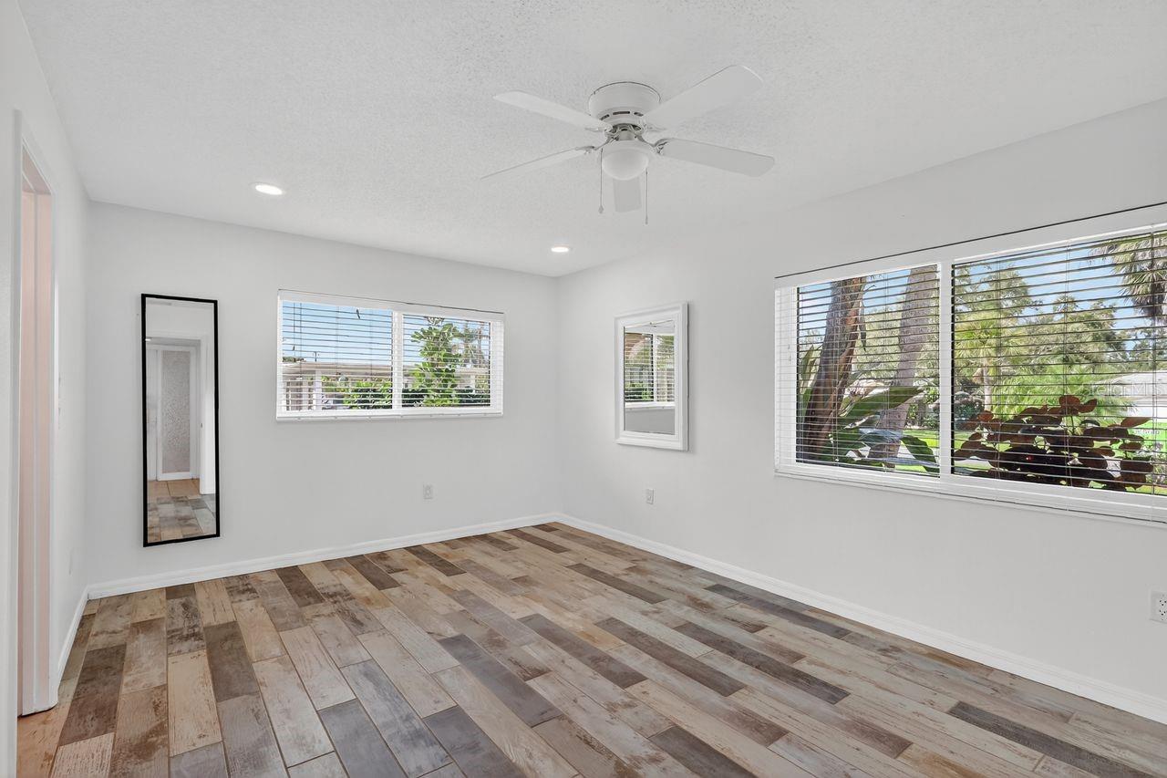 SOUTHPOINTE SHORES - Residential