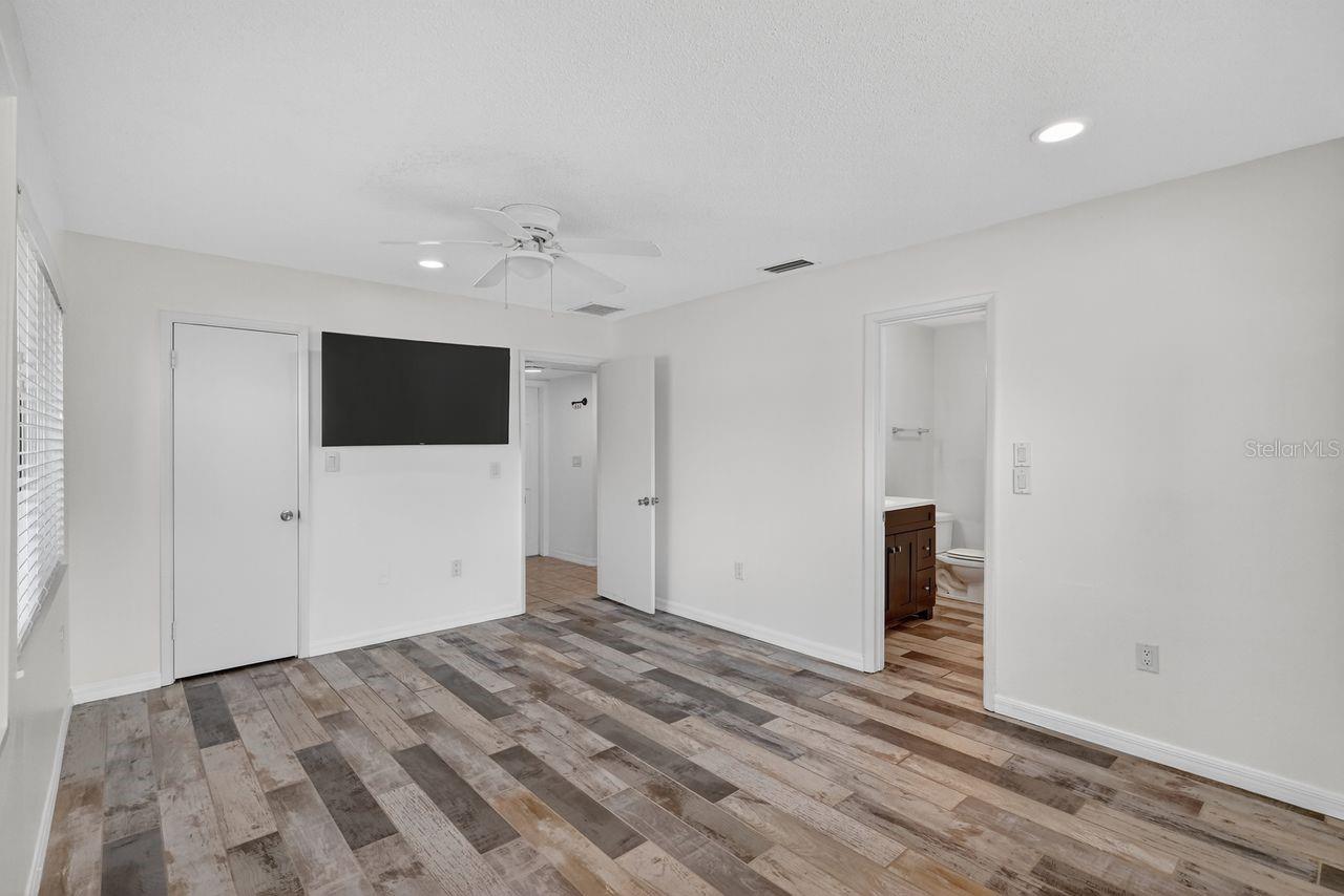 SOUTHPOINTE SHORES - Residential