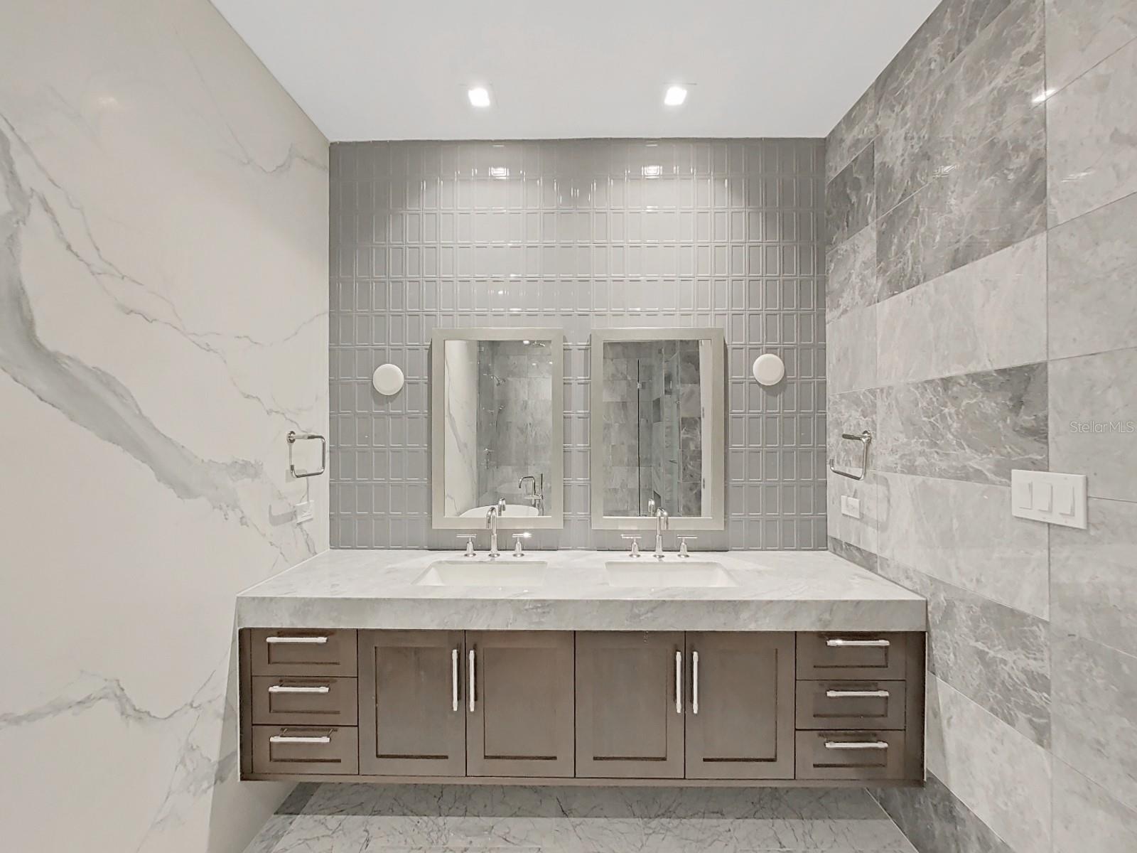 RITZ-CARLTON RESIDENCES - Residential