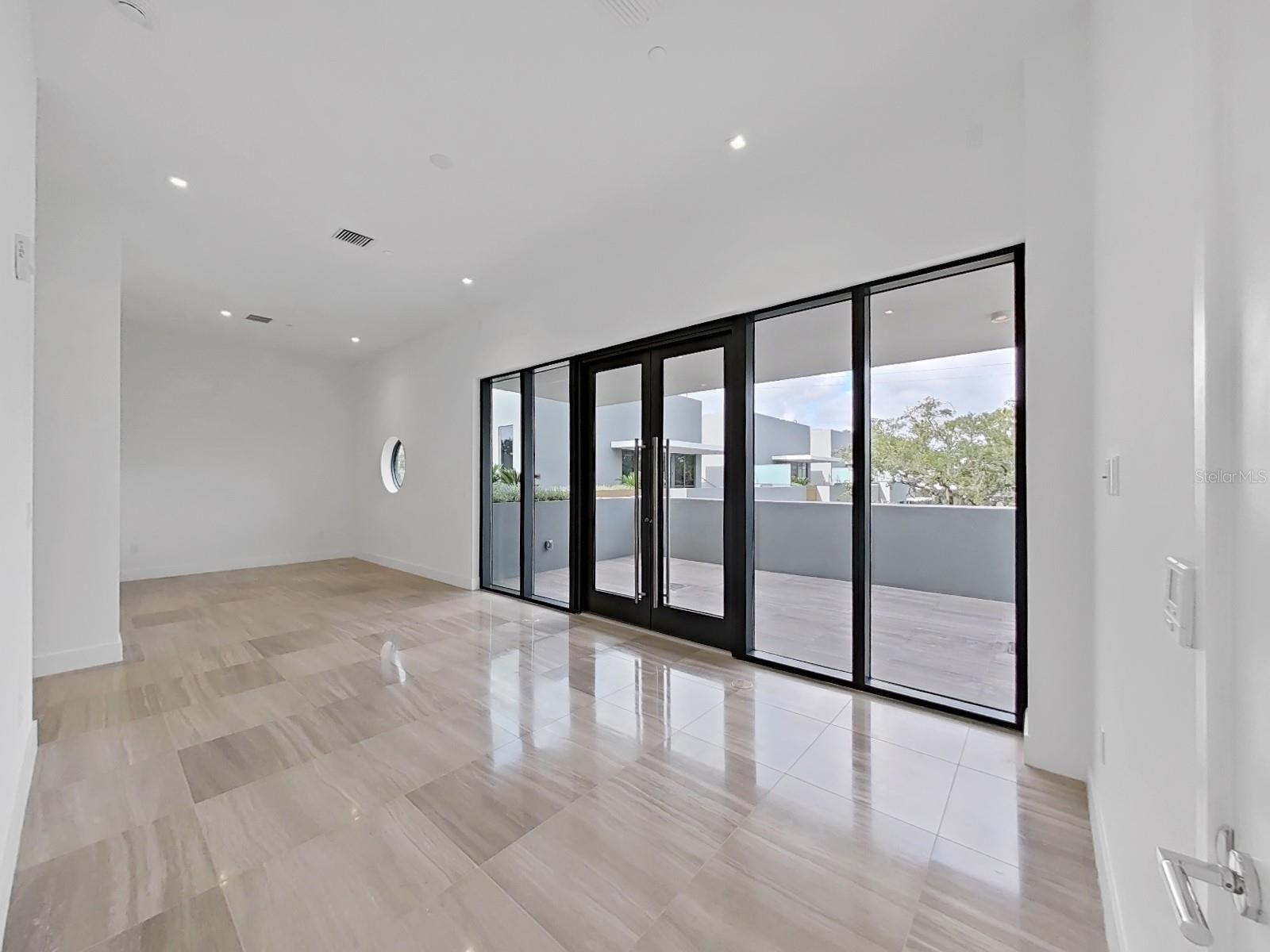 RITZ-CARLTON RESIDENCES - Residential