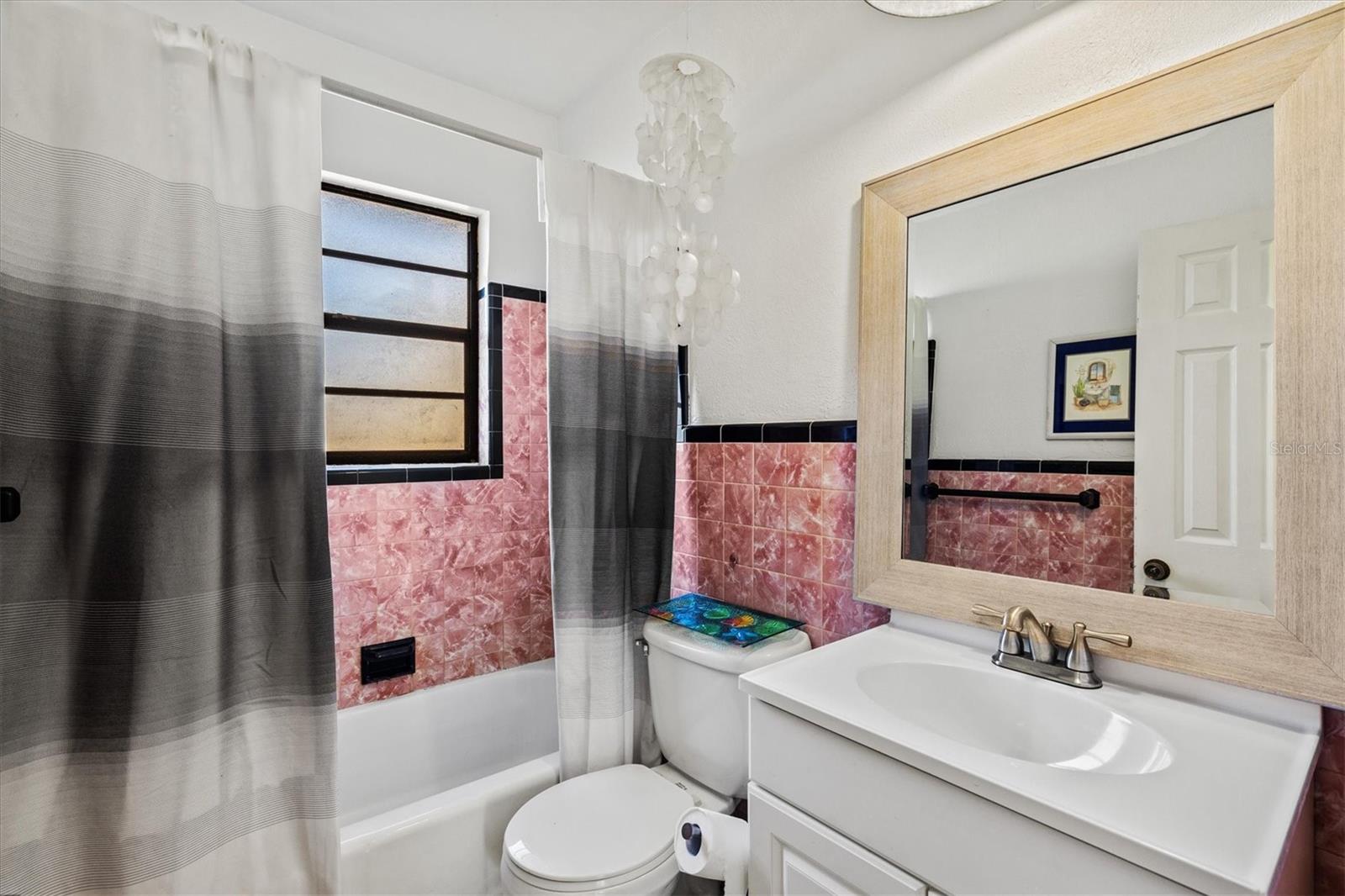 LAUREL VILLA - Residential