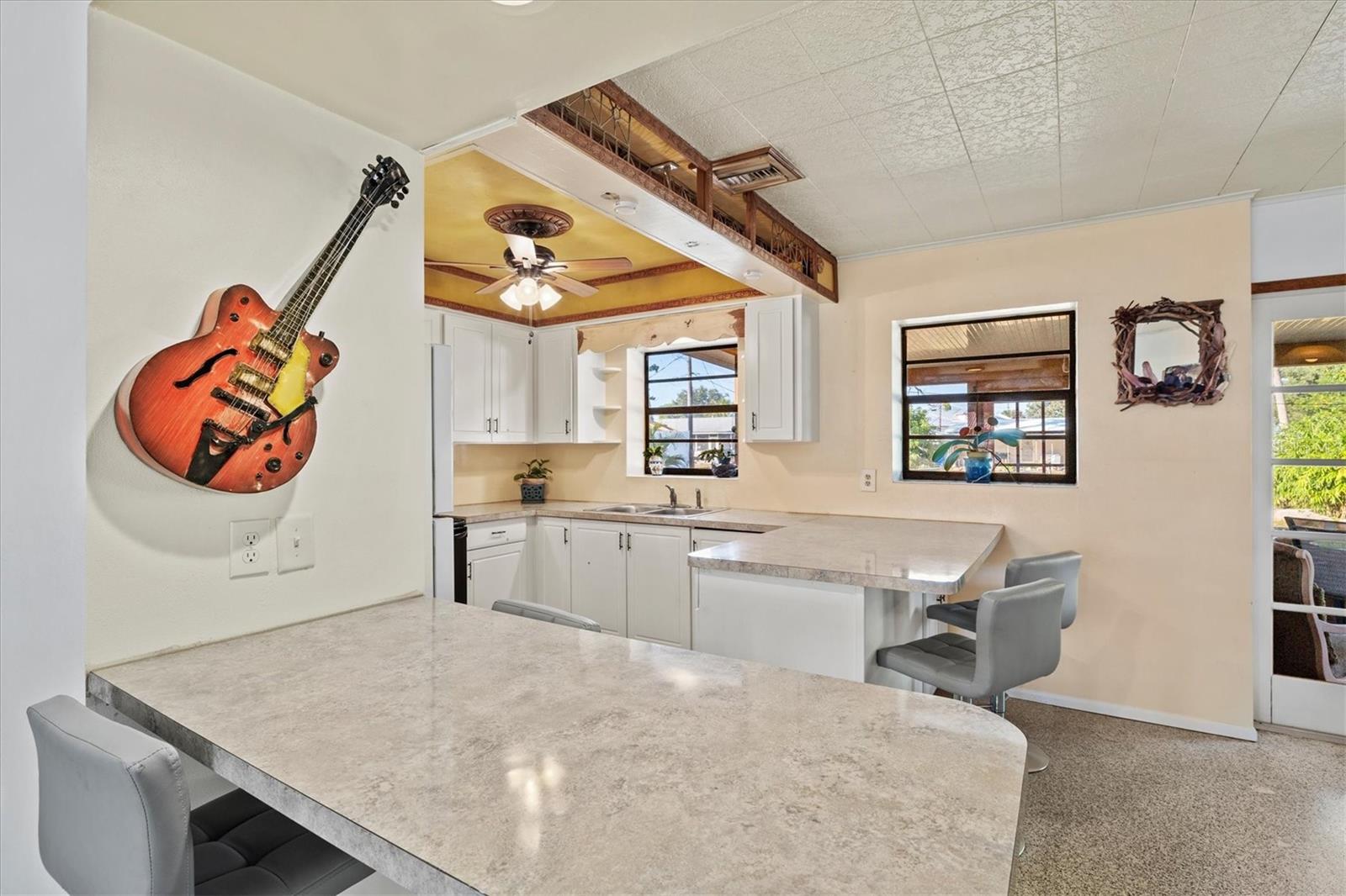 LAUREL VILLA - Residential