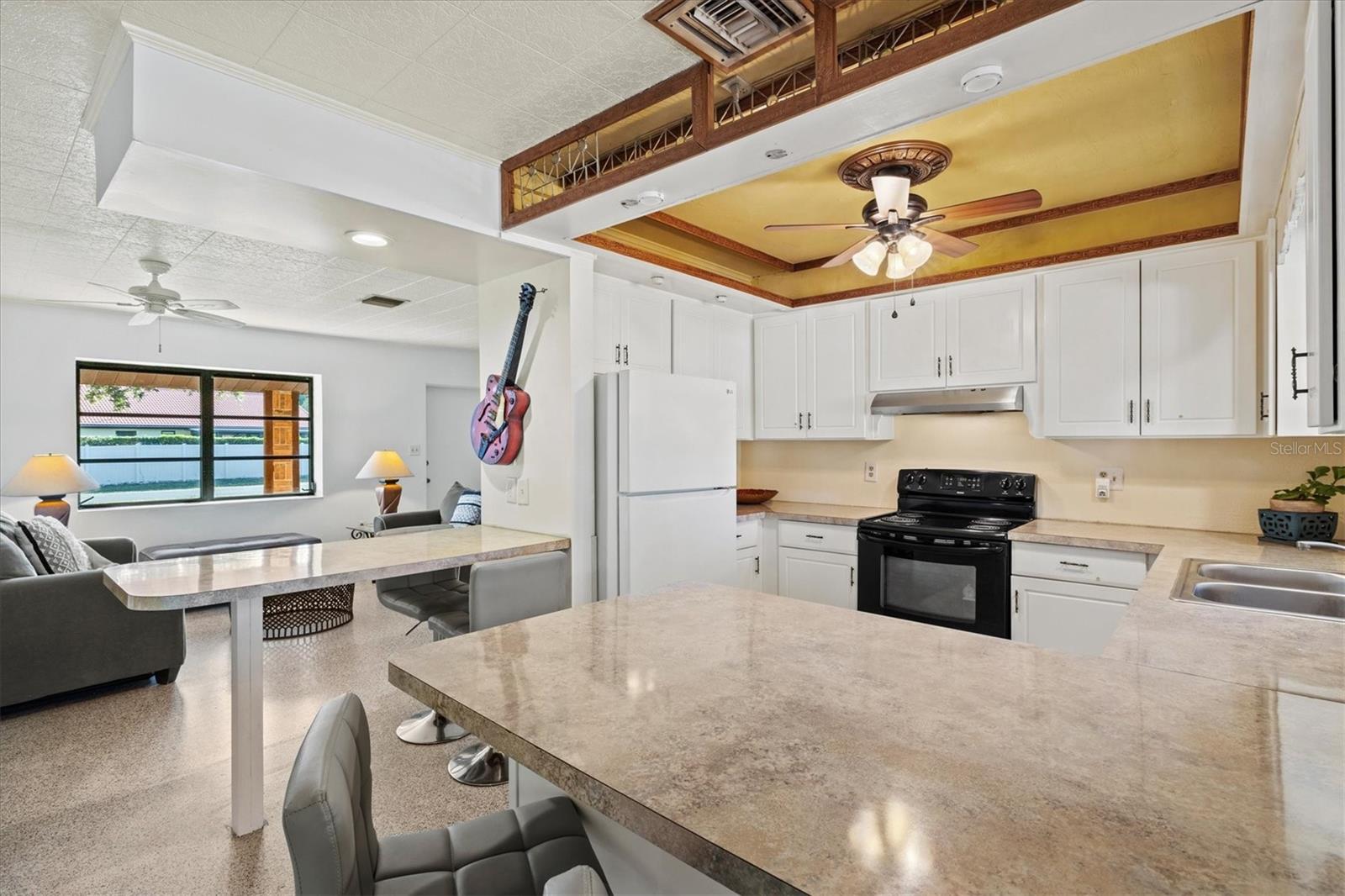 LAUREL VILLA - Residential