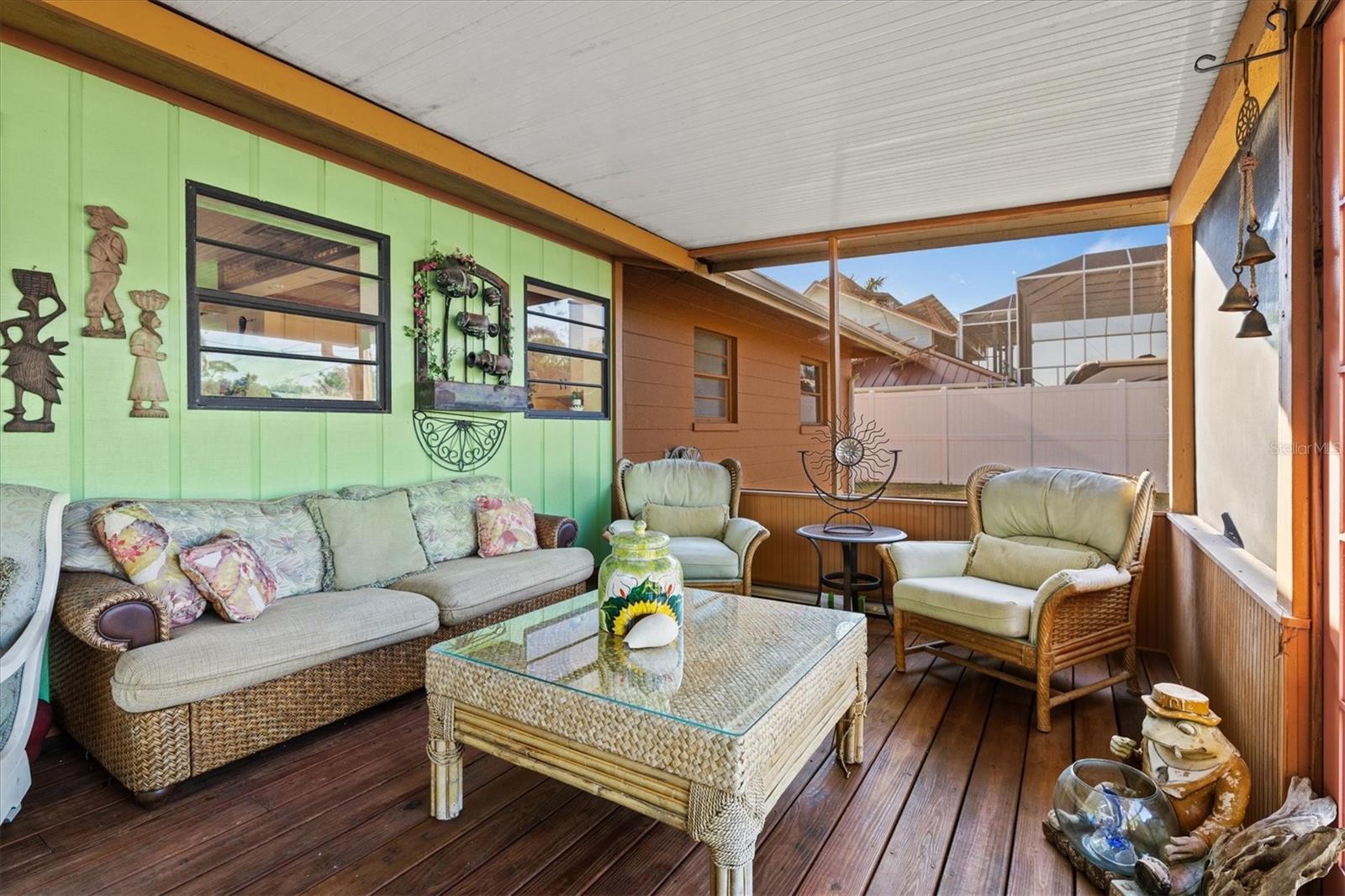 LAUREL VILLA - Residential