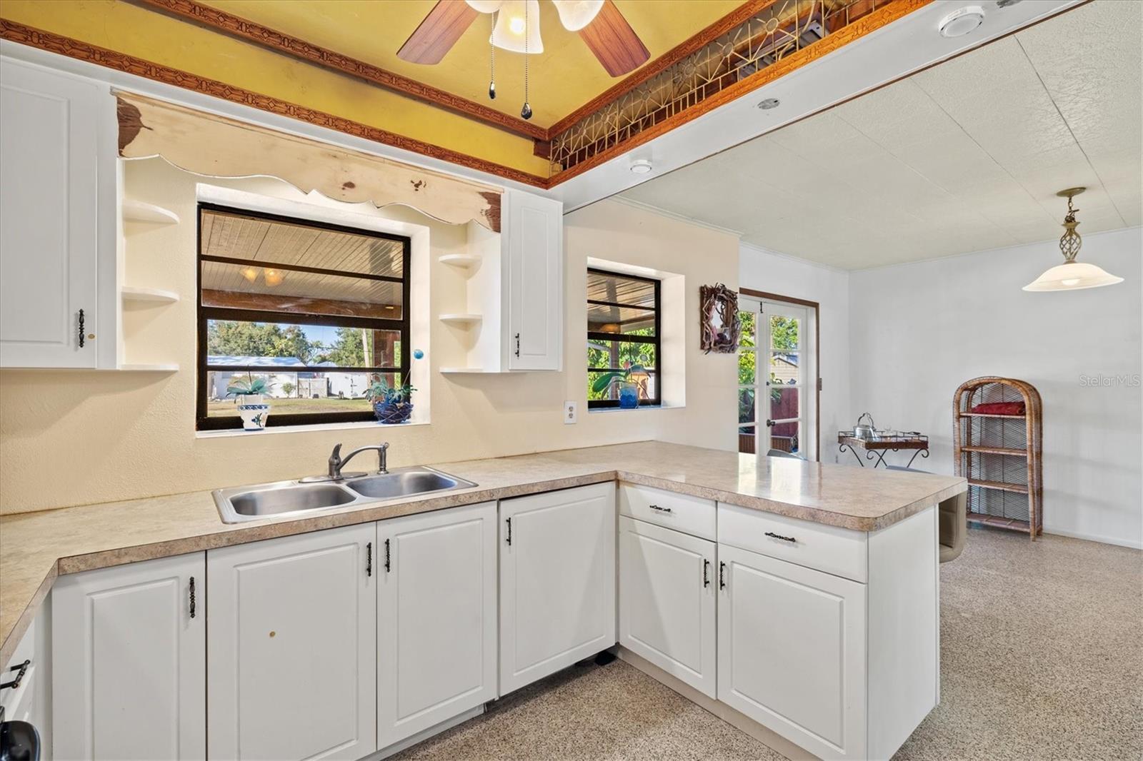 LAUREL VILLA - Residential