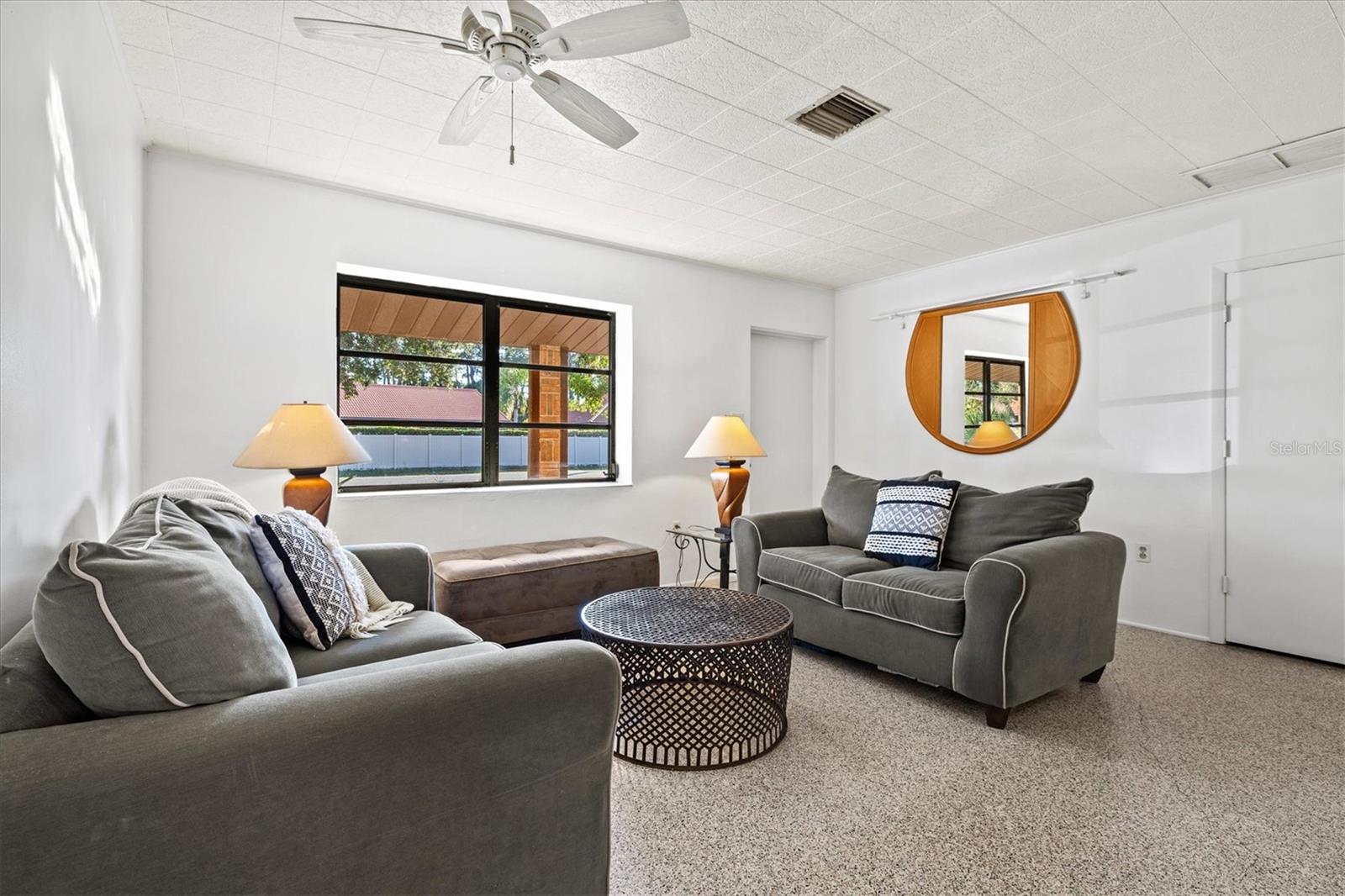 LAUREL VILLA - Residential