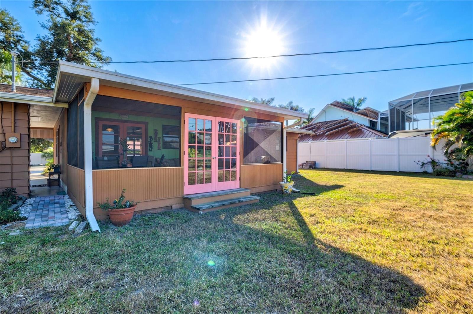 LAUREL VILLA - Residential