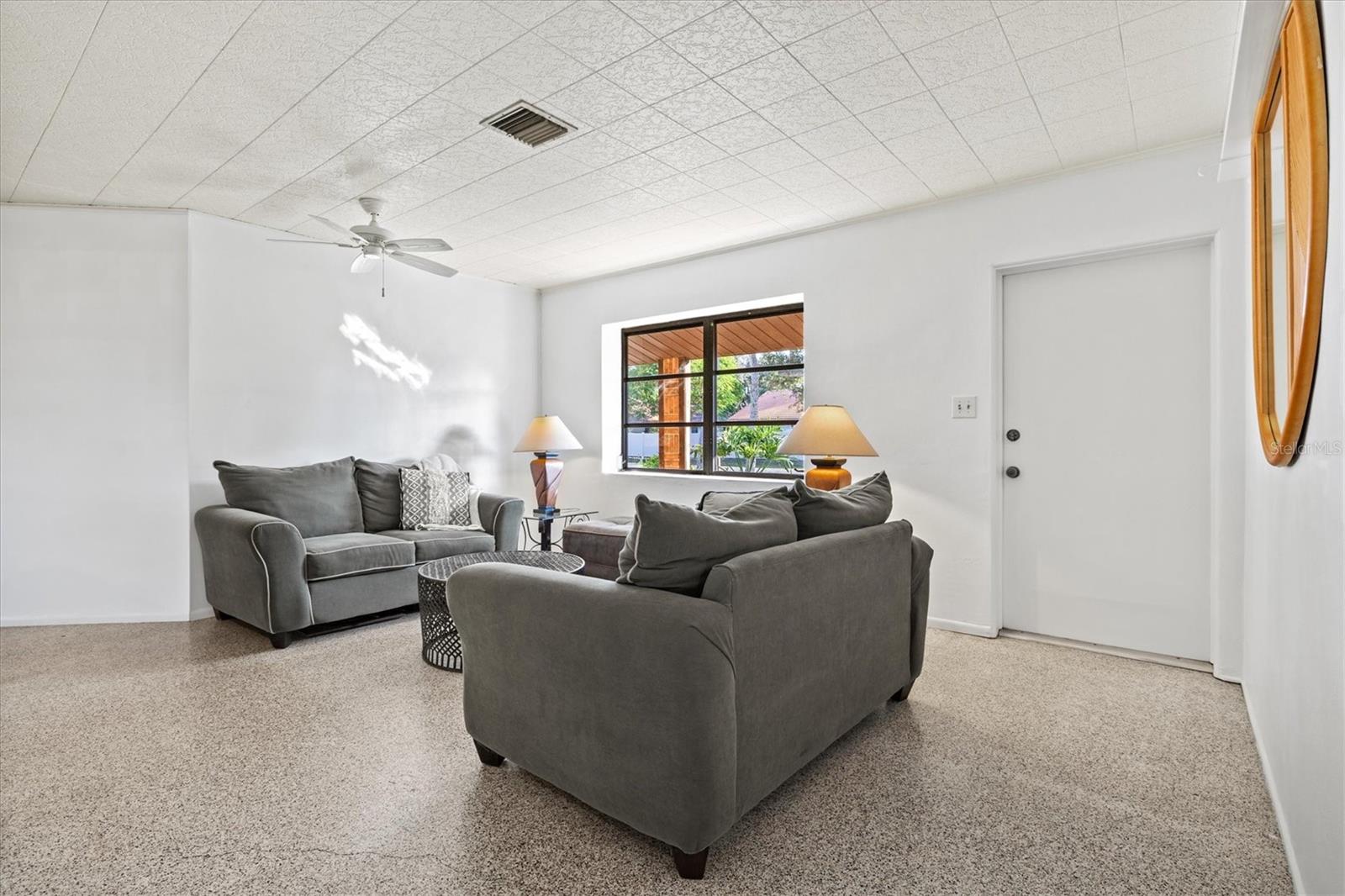 LAUREL VILLA - Residential