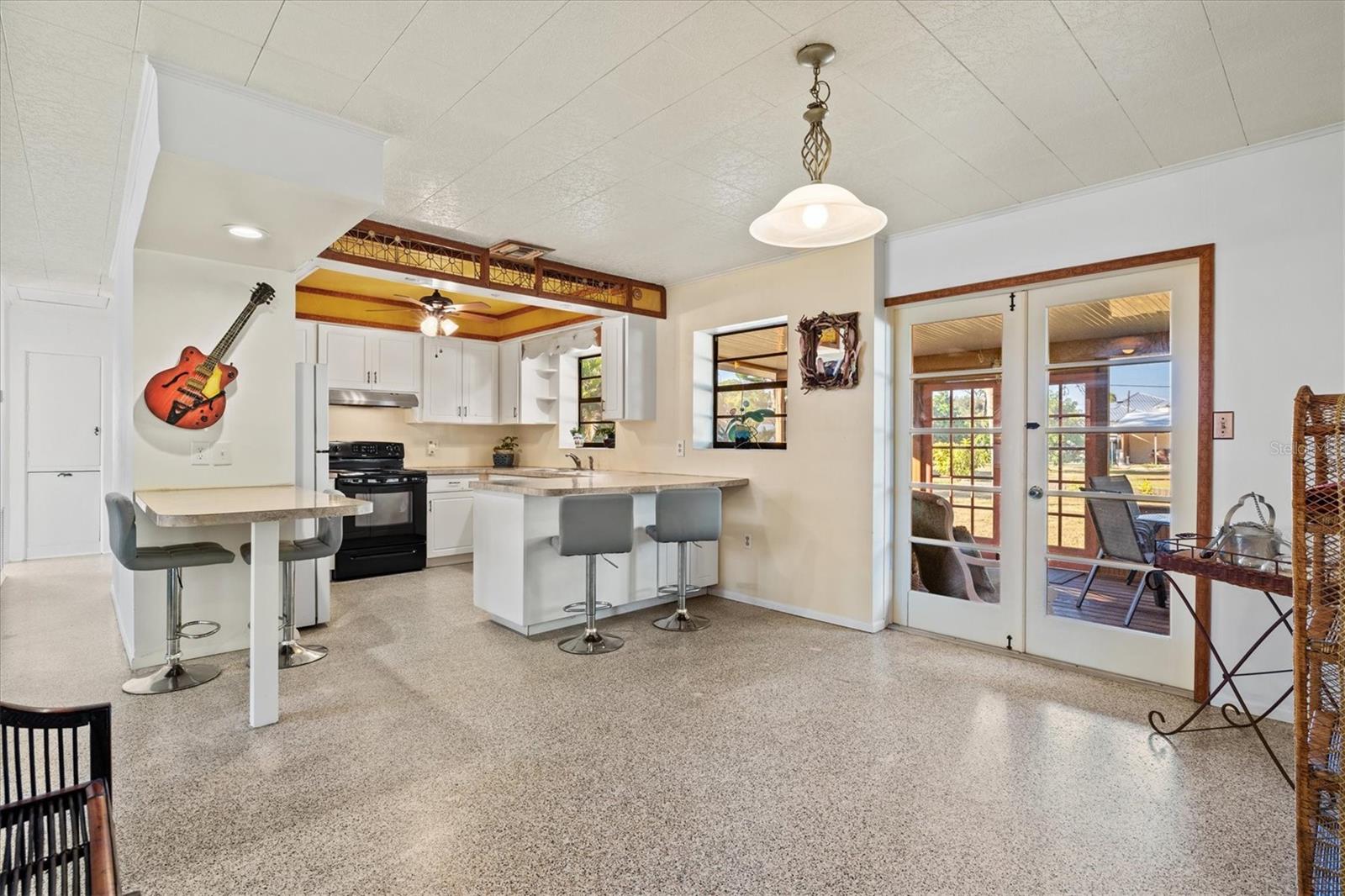 LAUREL VILLA - Residential