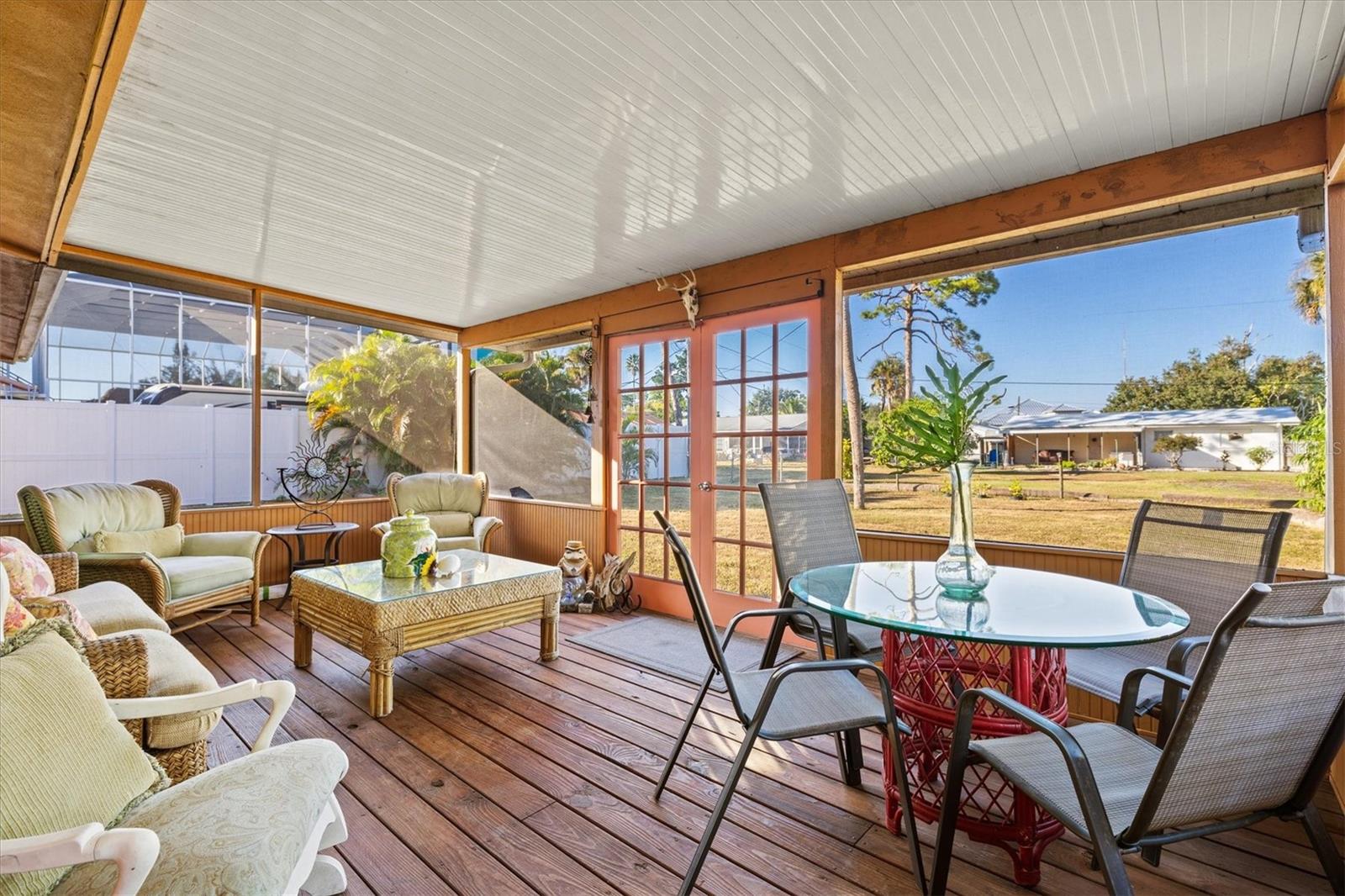 LAUREL VILLA - Residential