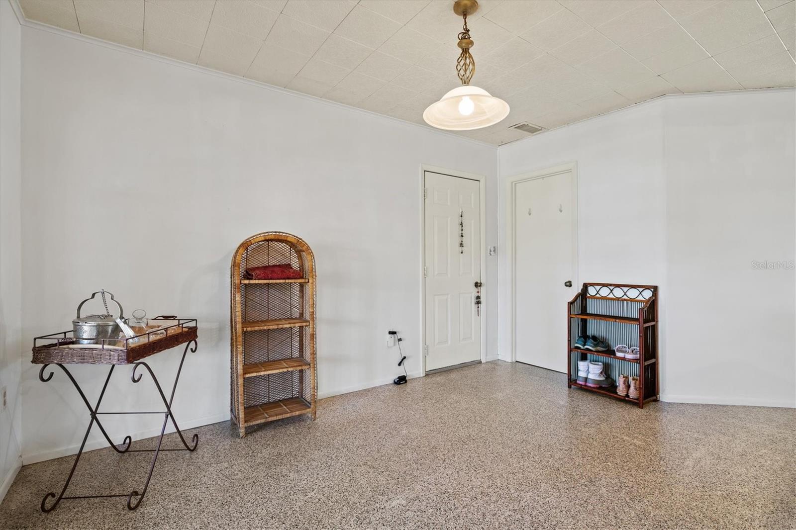 LAUREL VILLA - Residential