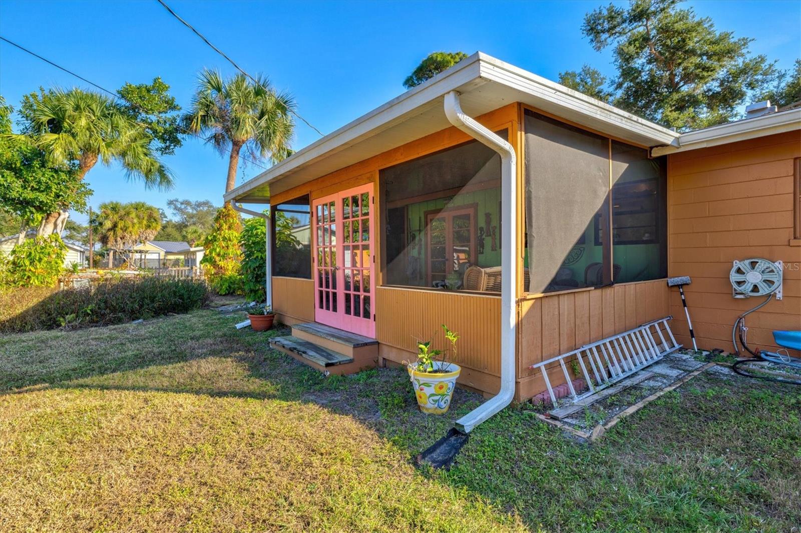 LAUREL VILLA - Residential