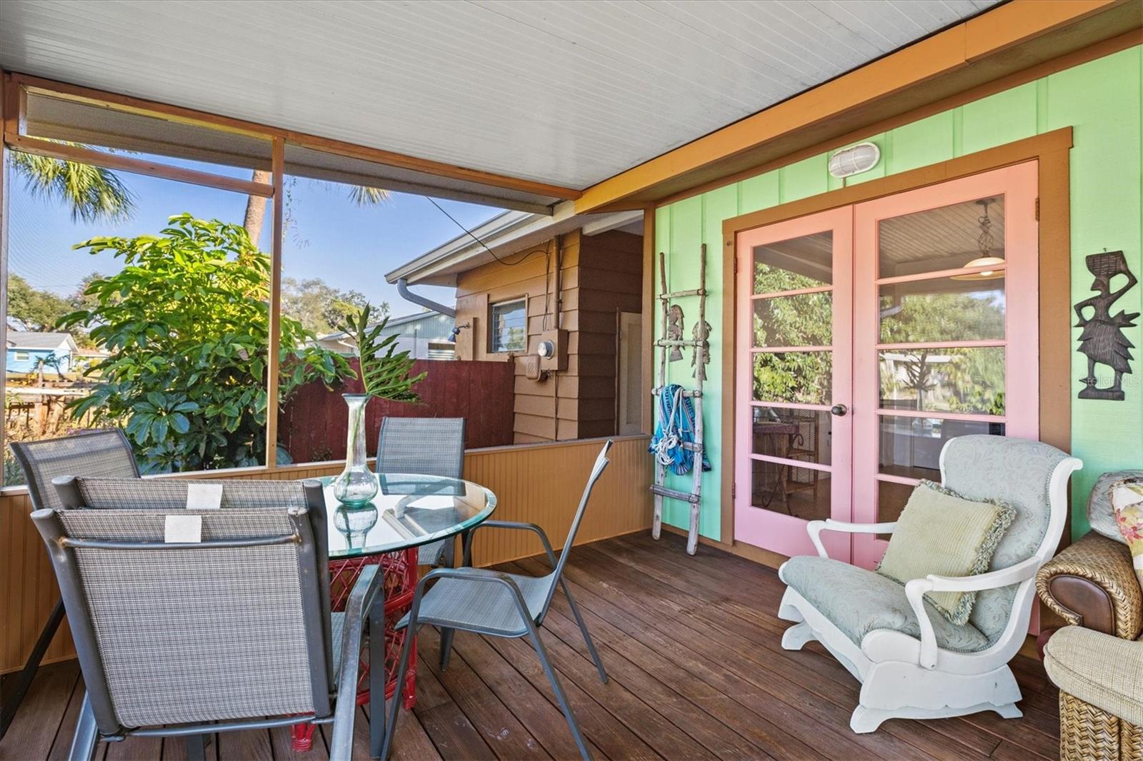 LAUREL VILLA - Residential