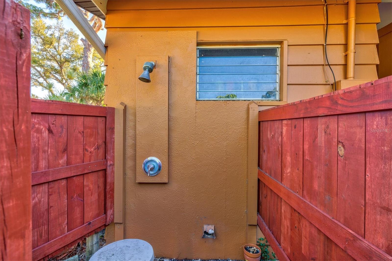 LAUREL VILLA - Residential