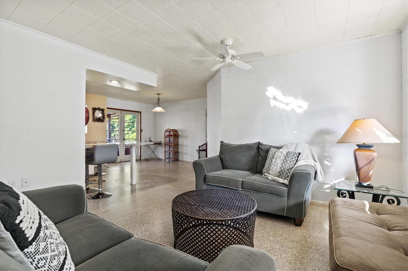 LAUREL VILLA - Residential